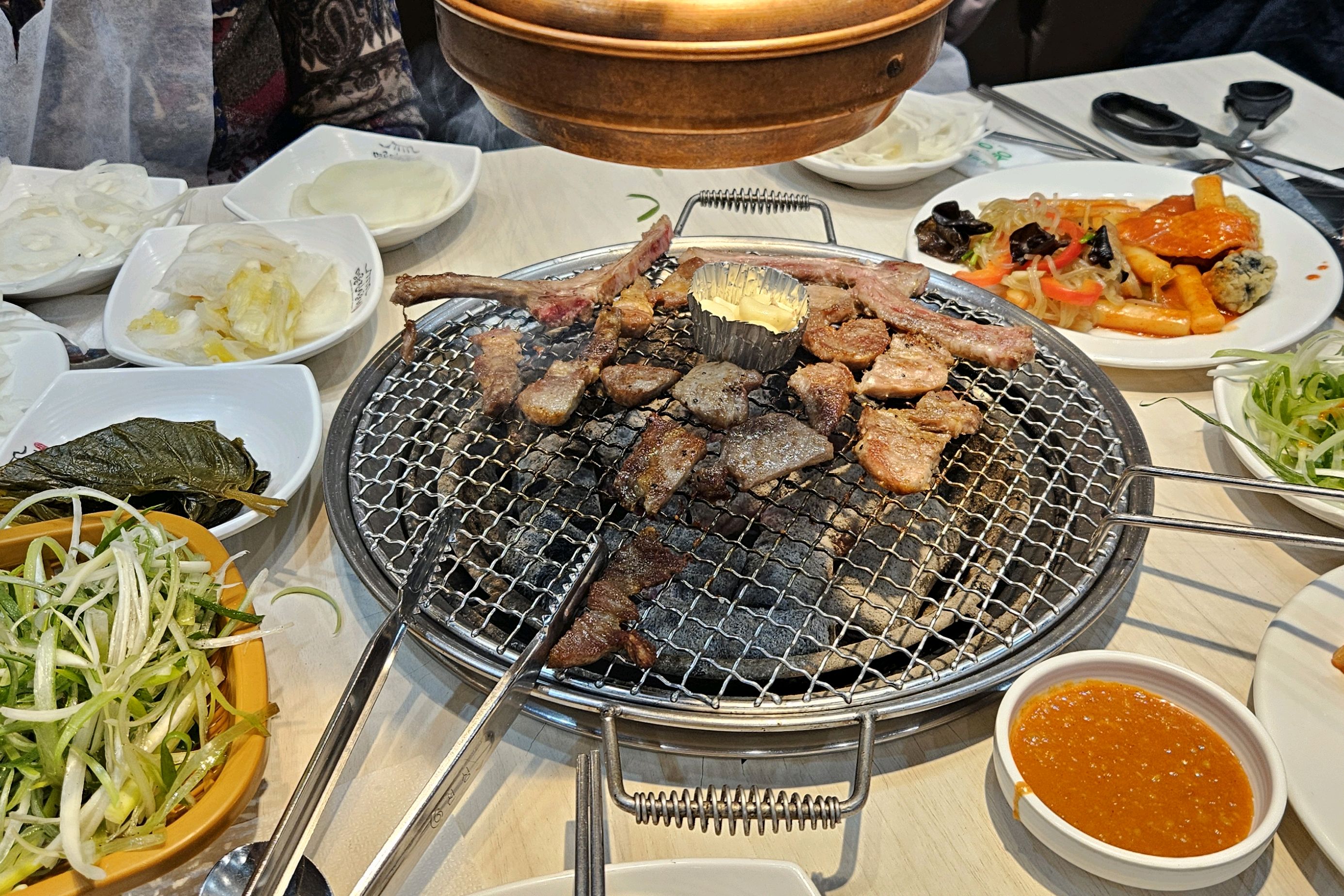 가족모임으로 동생네 동네를 가게 됐어요~~동네라서 가족단위 아늑했으나 셀프바근처는 복잡해서
