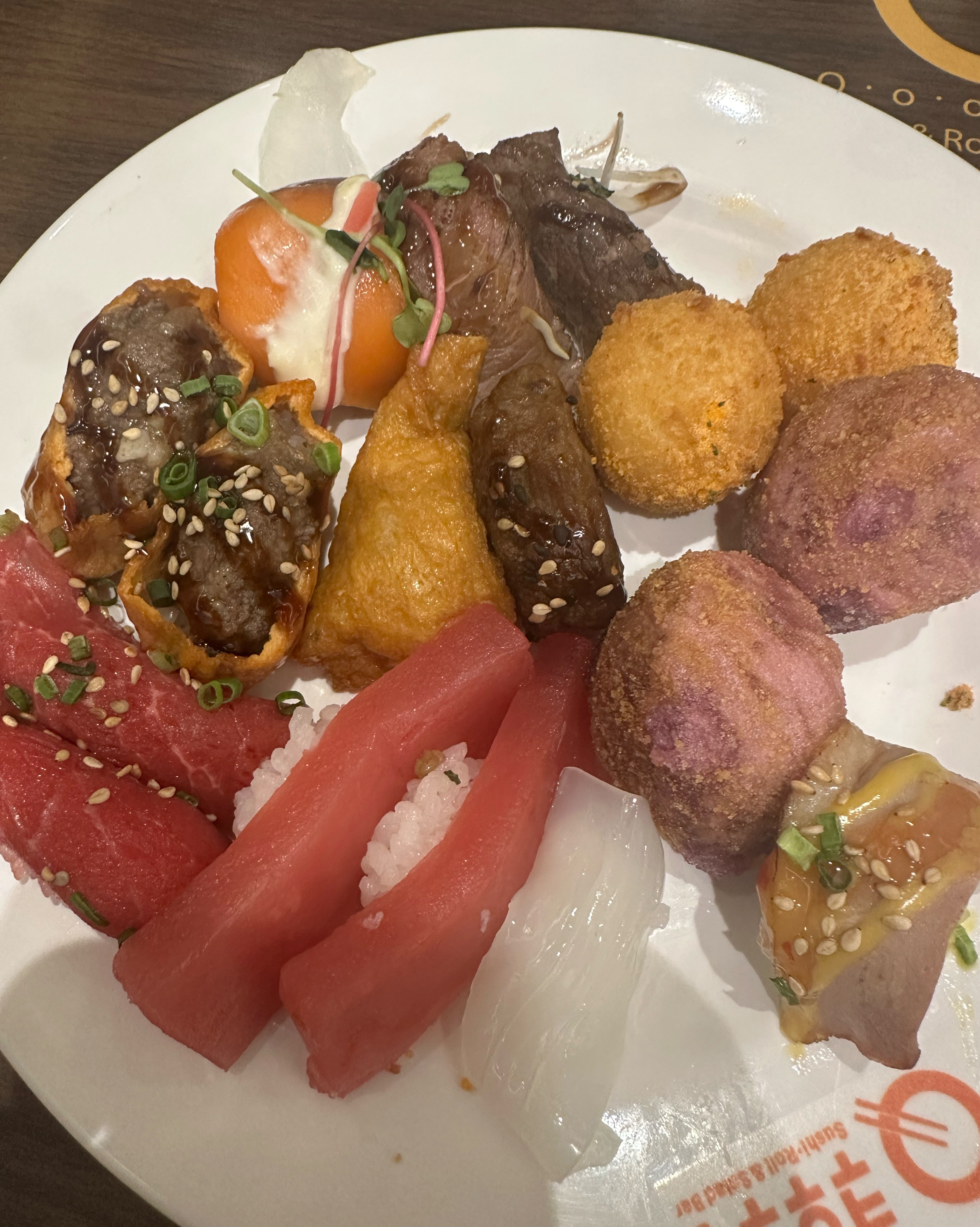 음식도 너무 맛있고 직원분들도 너무 친절하셔요 덕분에 편하게 맛있는 음식들 많이 먹을 수