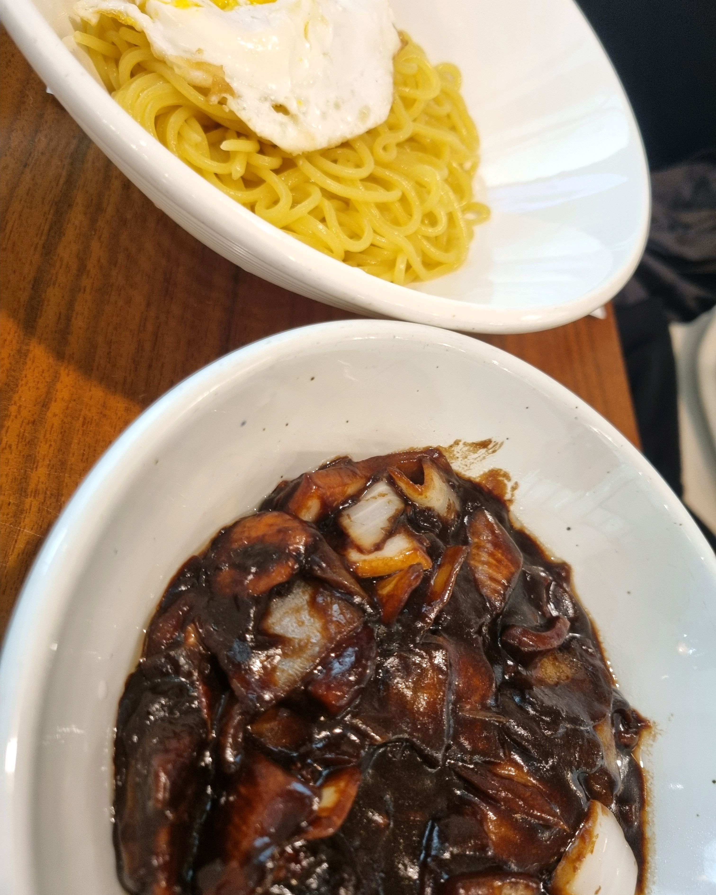 처음방문했는데 음식이 깔끔하고 맛있어요😍 친절하고 룸도있어서 모임하기도 좋을것같아요! 재방