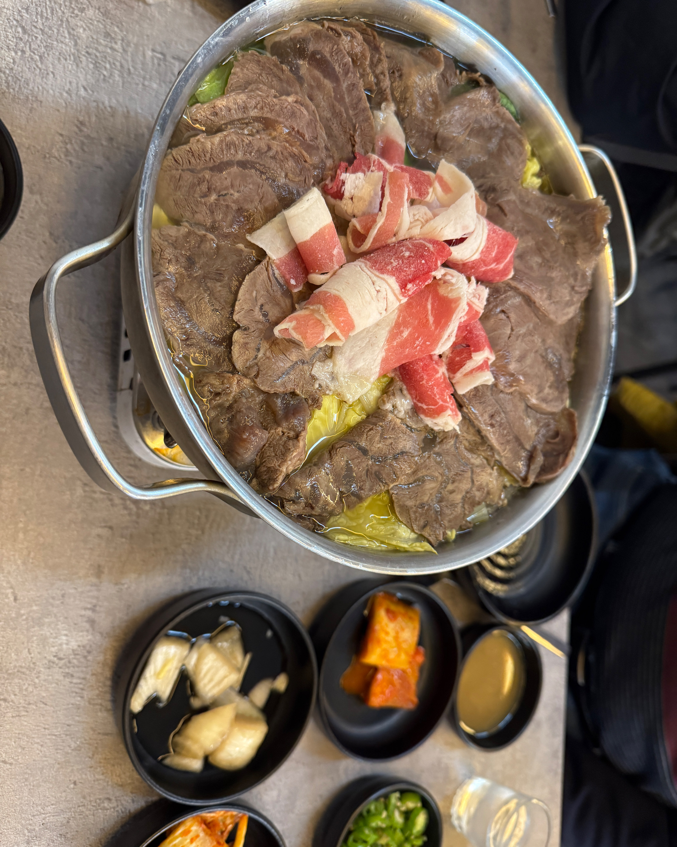 부모님과 함께 먹었는데 맛있게 잘 먹었어요! - 천호동 맛집 스지사태&칼국수
