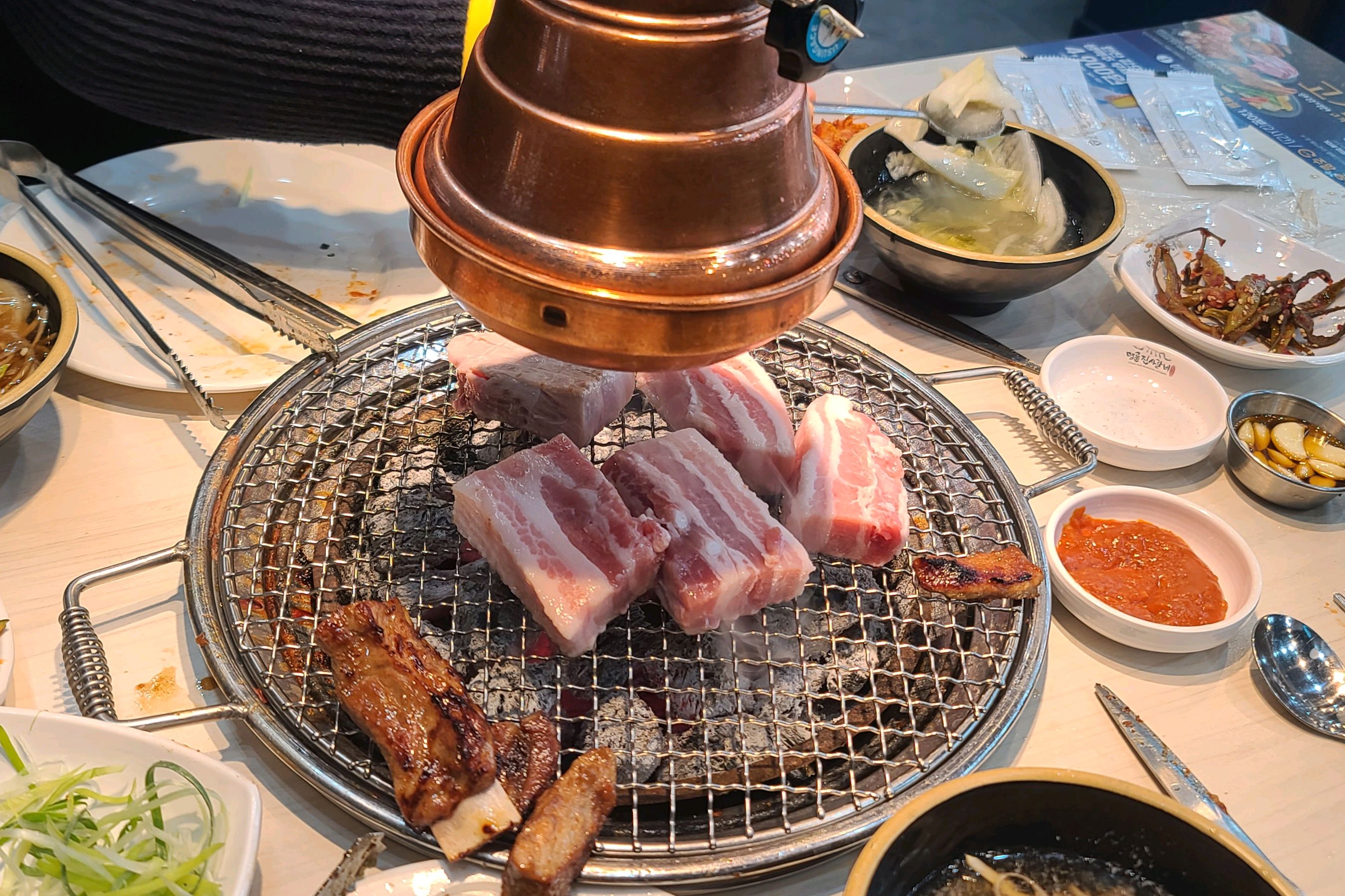 분위기 있는 명륜진사갈비 송림점에 오길 잘했다고 생각하네여..고기 진심인 품질.질 좋은 육