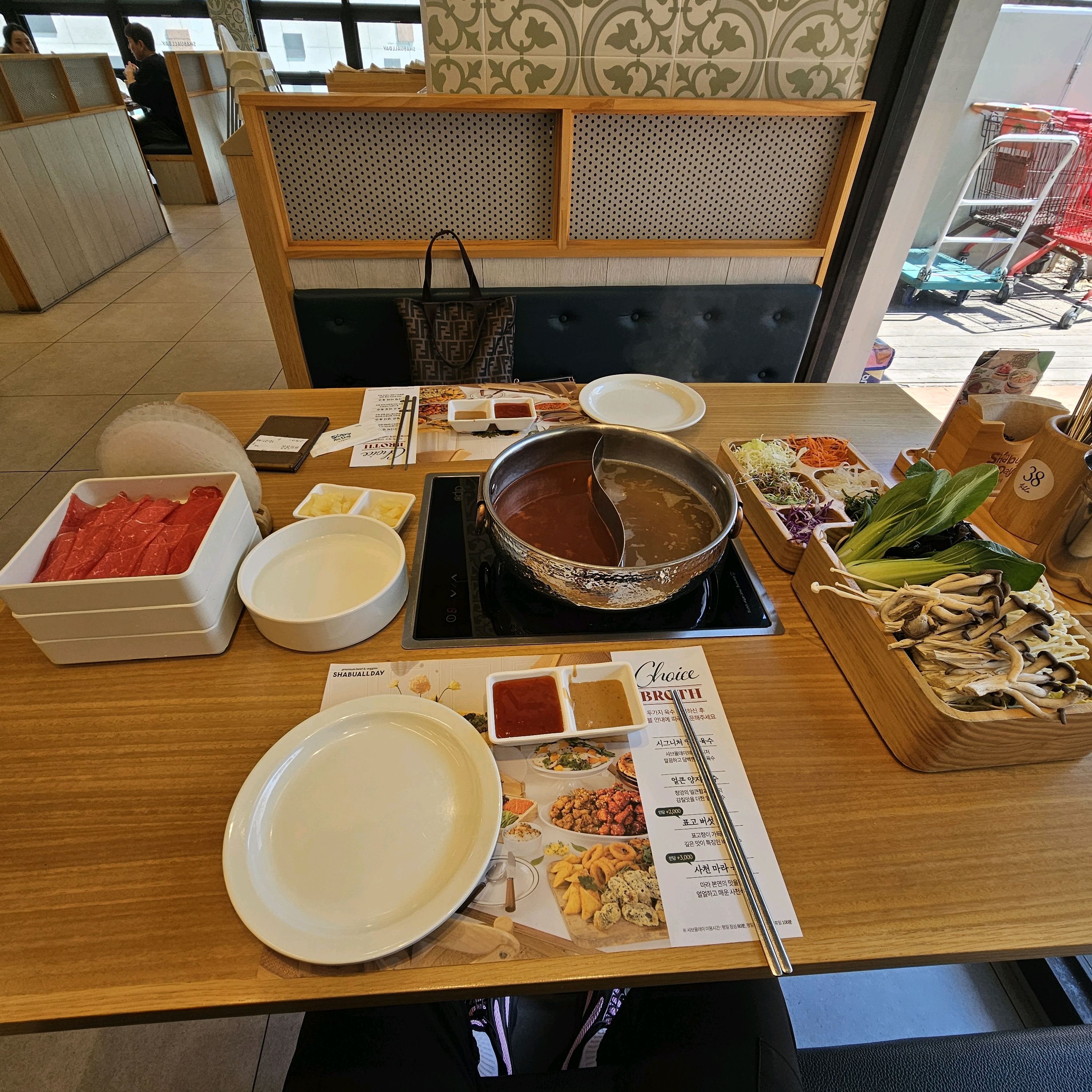 고기가 무한리필이라 좋아요~ - 창원 가음동 맛집 샤브올데이 창원성산점