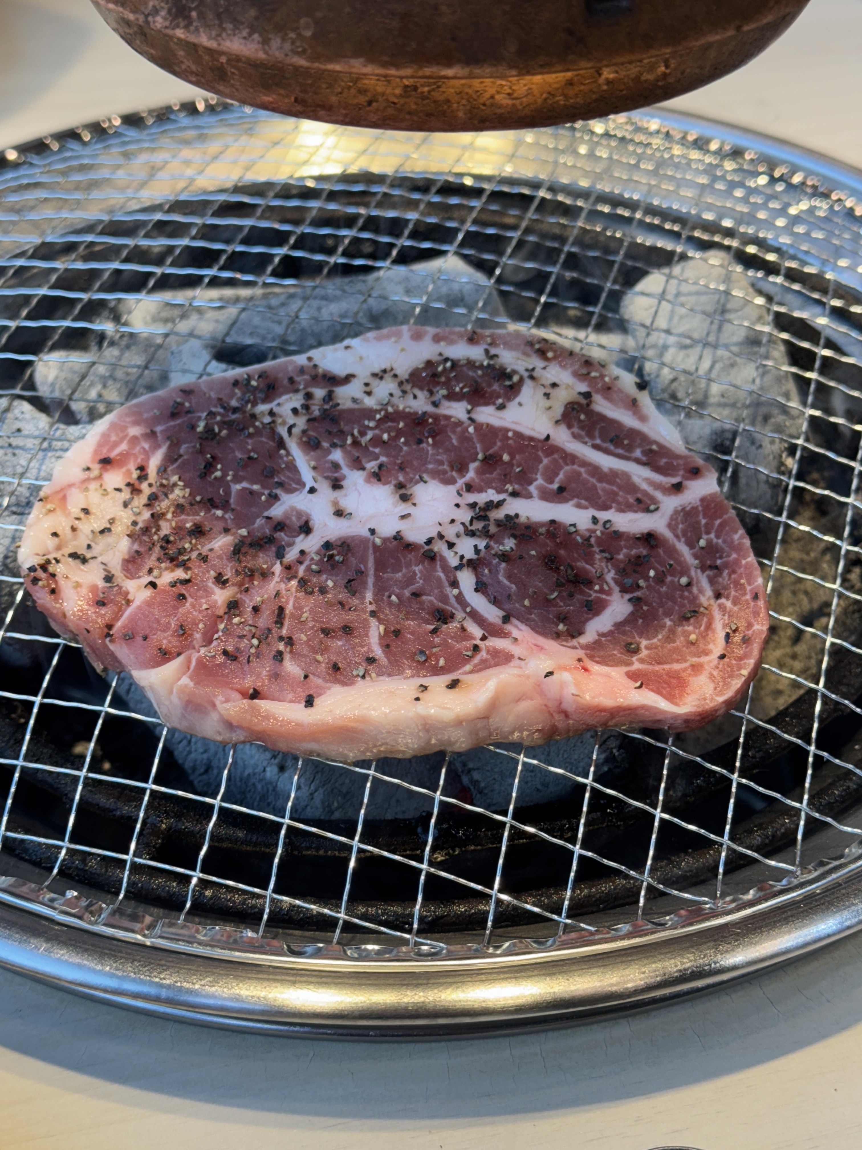 고기 질이 좋고 후식까지 훌륭한데 거기다 친절까지... 저렴한 가격에 온 가족 기분 좋게