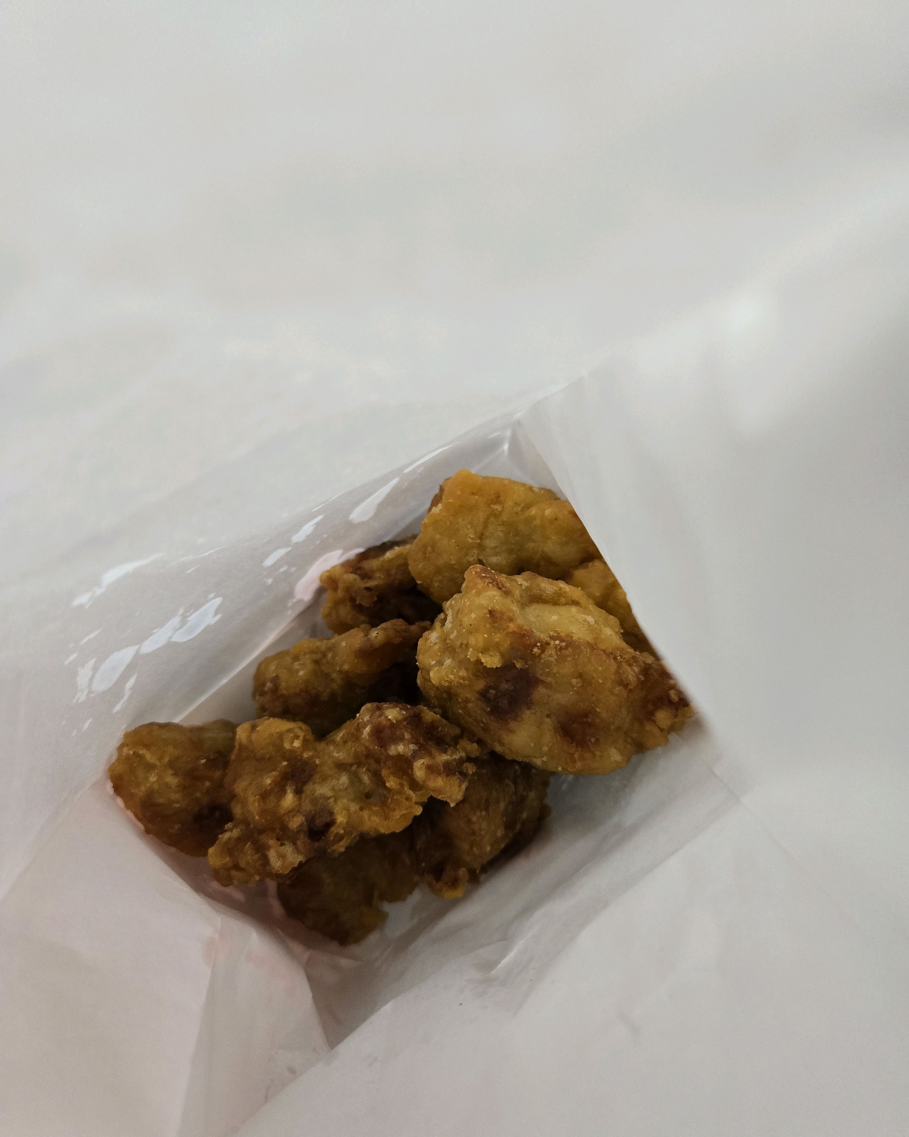 크리스피순살치킨 6처눤짜리는 양이넘작네요. 앞으로는 피자만 시키는걸로 🍕 🍕 🍕 - 신정역 맛집 피자몰 신정점