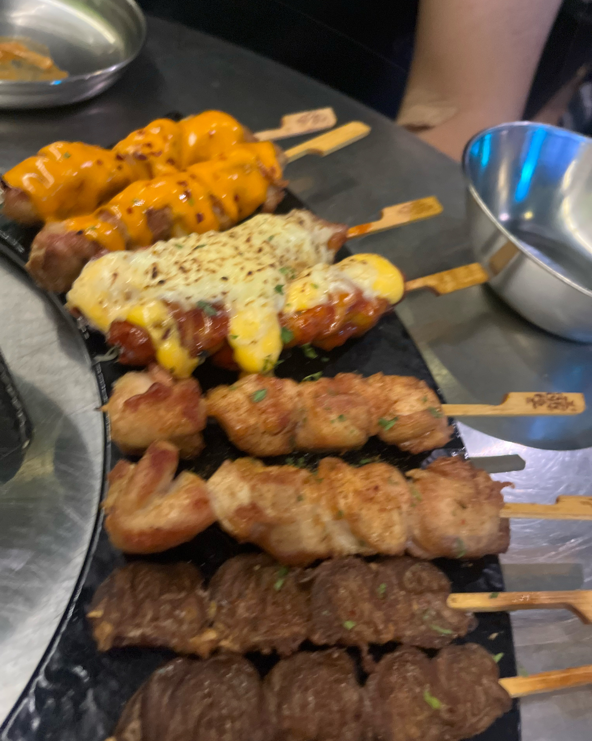 닭꼬치 부드럽고, 간도 너무 적당하고 이름 값 하는 가게인 것 같아요 정말 맛있어요🥹 염