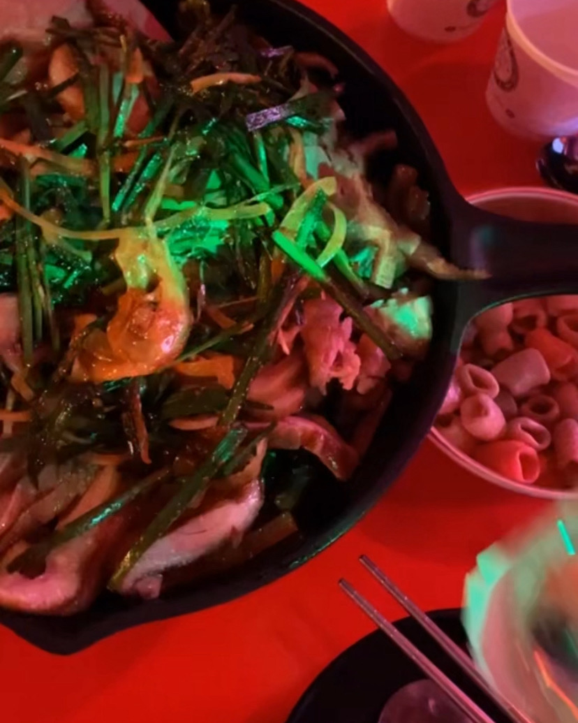 위치가 바다 앞이라 바다 보고 오기 딱 좋았어요! 노래도 틀어줘서 떠들다가도 따라 부르게