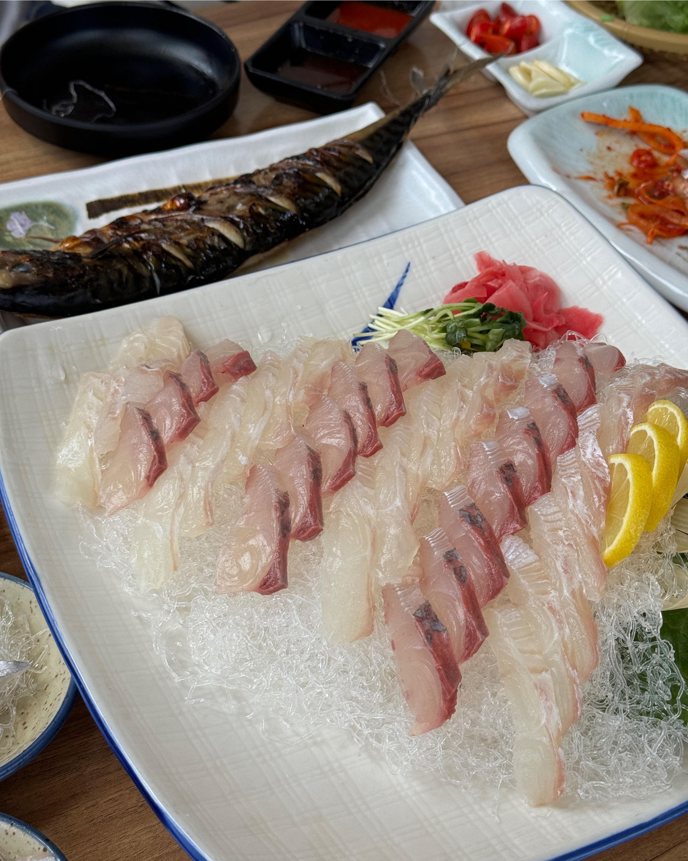 음식이 깨끗하고 너무 맛있습니다- 3인 가족이서 배불리 먹었어요- 친절하셔서 더 기분좋게 