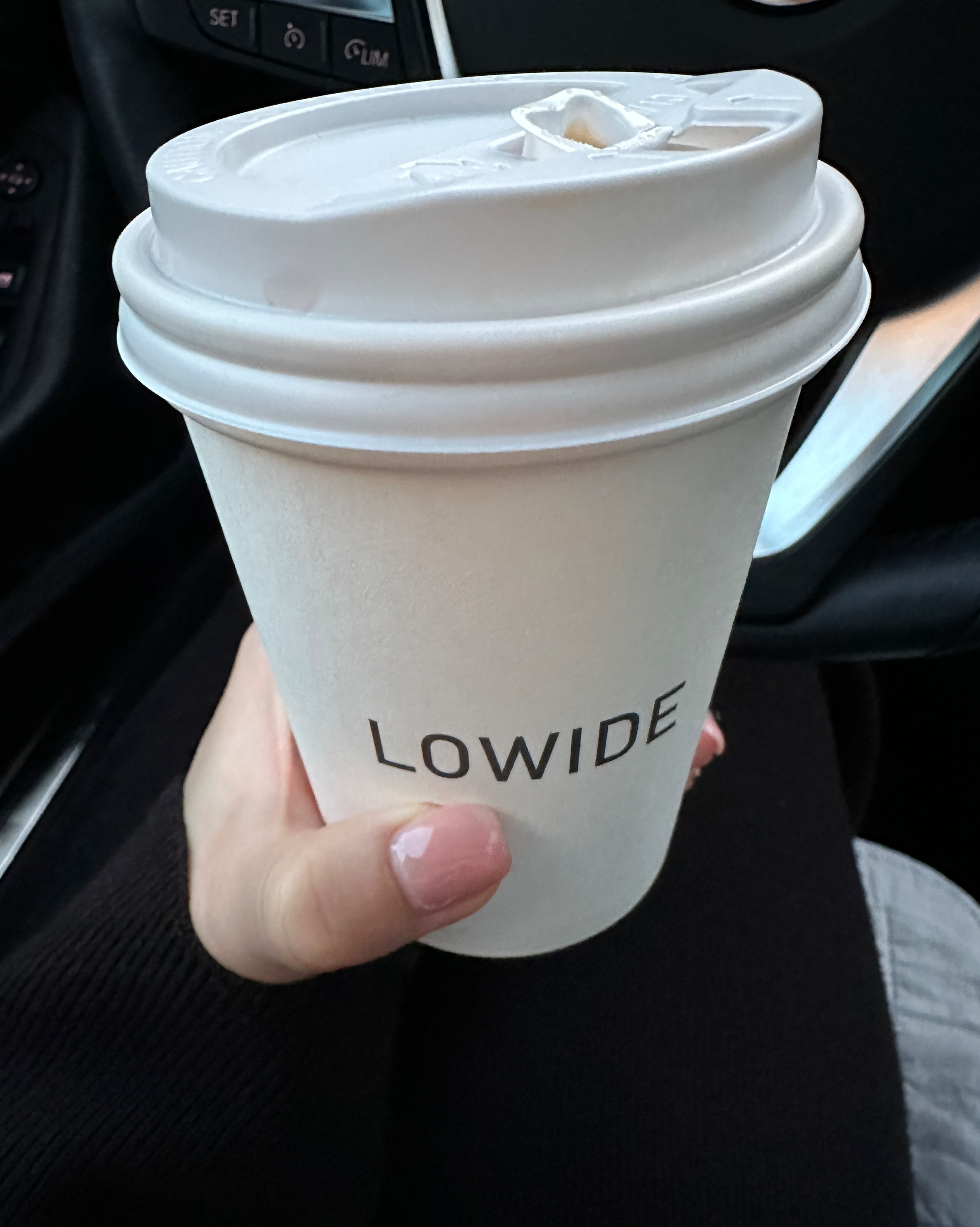 주차도 가능해서 너무 편한 로와이트카페 :) - 압구정 맛집 LOWIDE 압구정