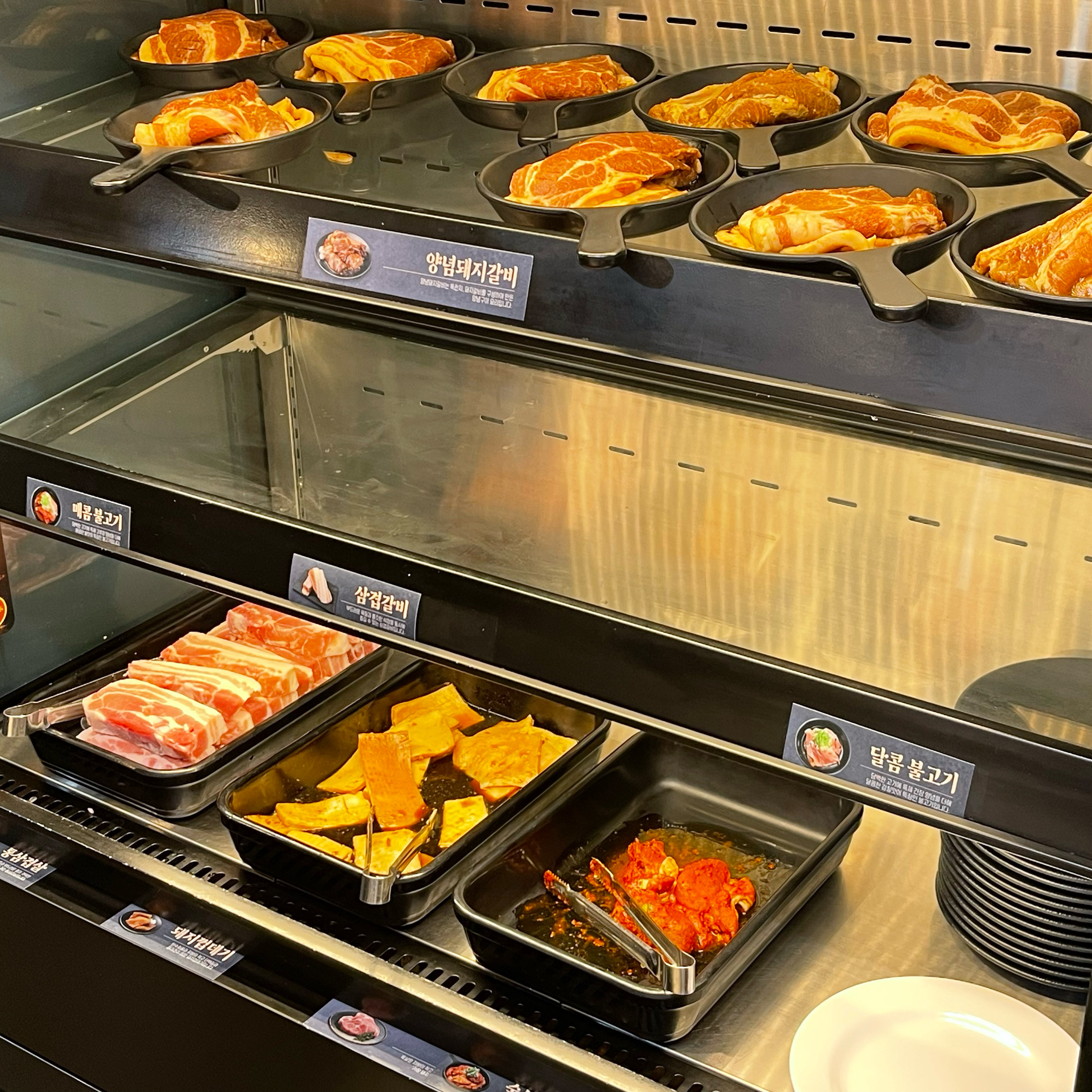 직원분들 모두 친절하고, 매장이 넓어요. - 구로 맛집 명륜진사갈비 구로고대병원점