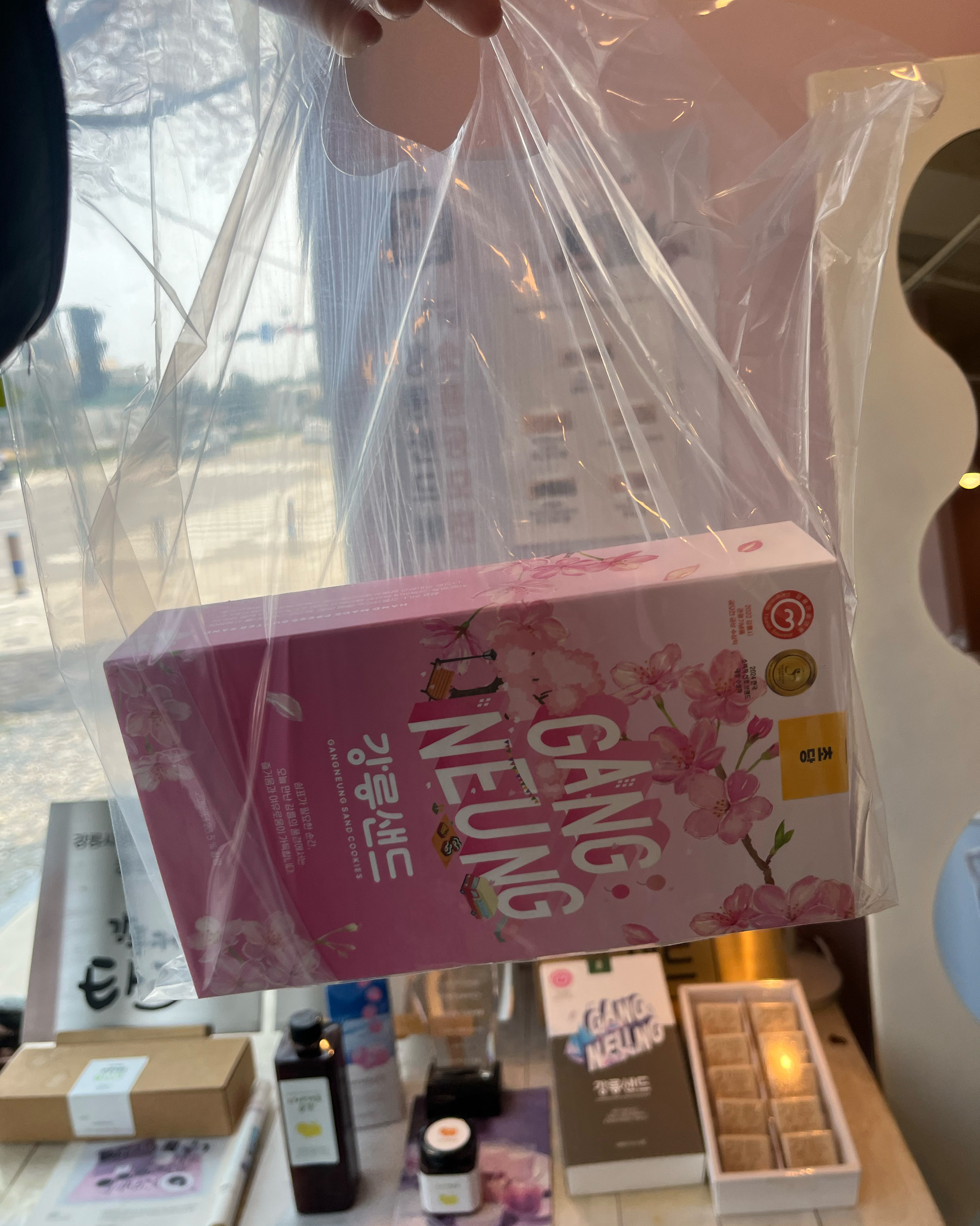 강릉 명물 강릉샌드 선물용으로도 좋고 맛도 좋아요~~! 고급진 맛에 선물 받는 사람도 좋아
