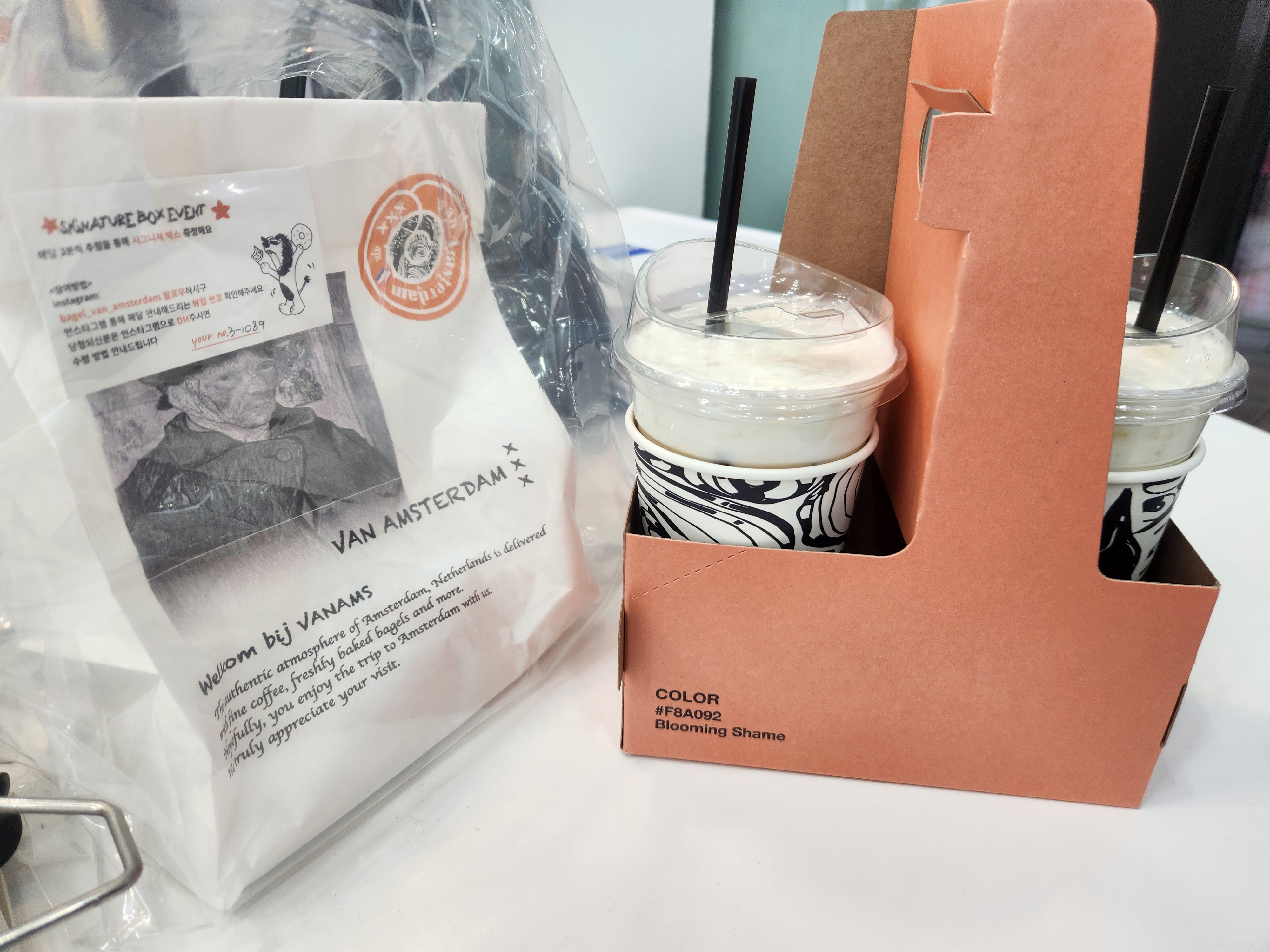 매번 시그니처 라떼만 마시다가 얼그레이밀크티 마셨는데 진짜 맛있었어요👍 다음에는 말챠라떼