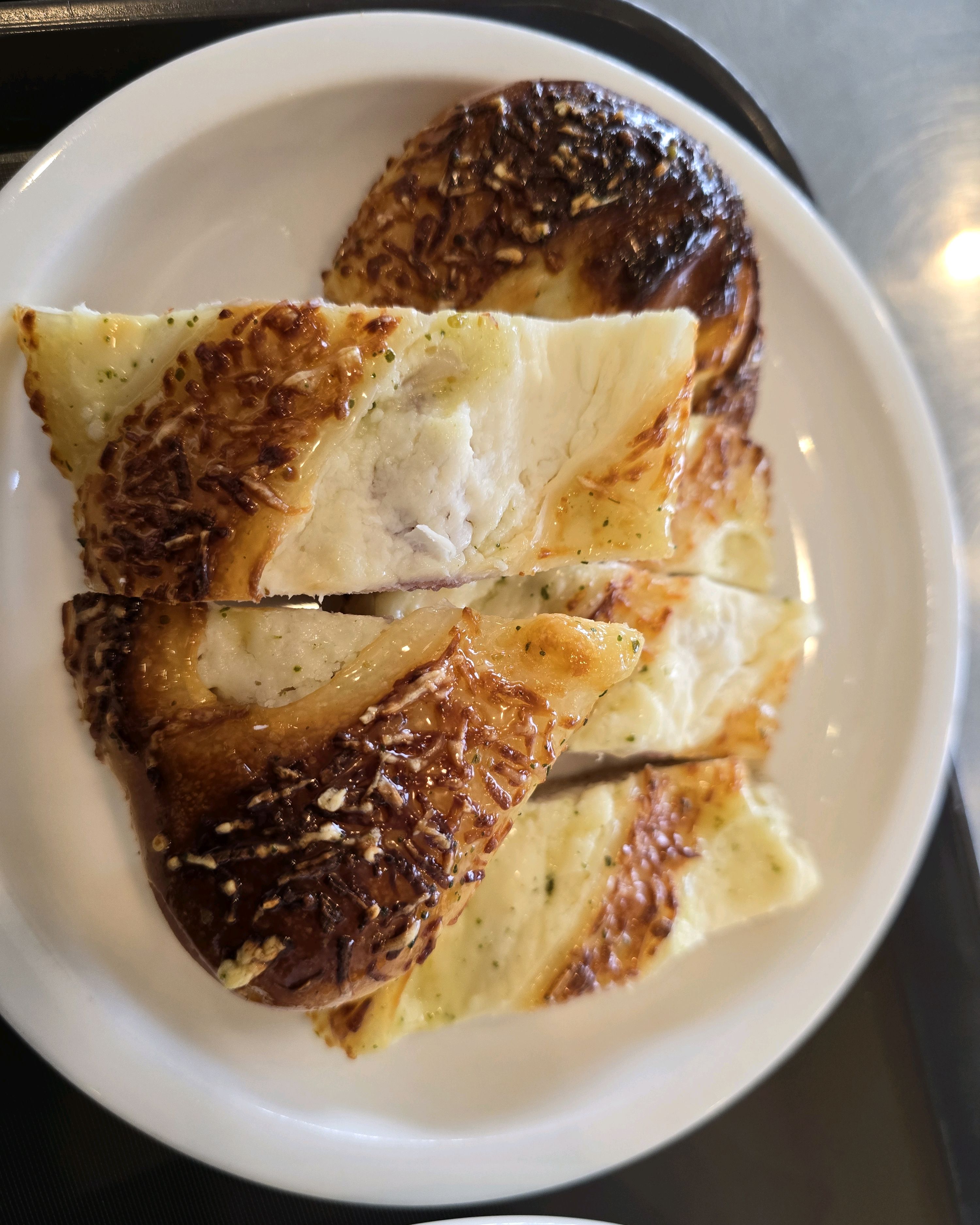 이 빵이 제일 맛있음. - 제주 맛집 에오마르