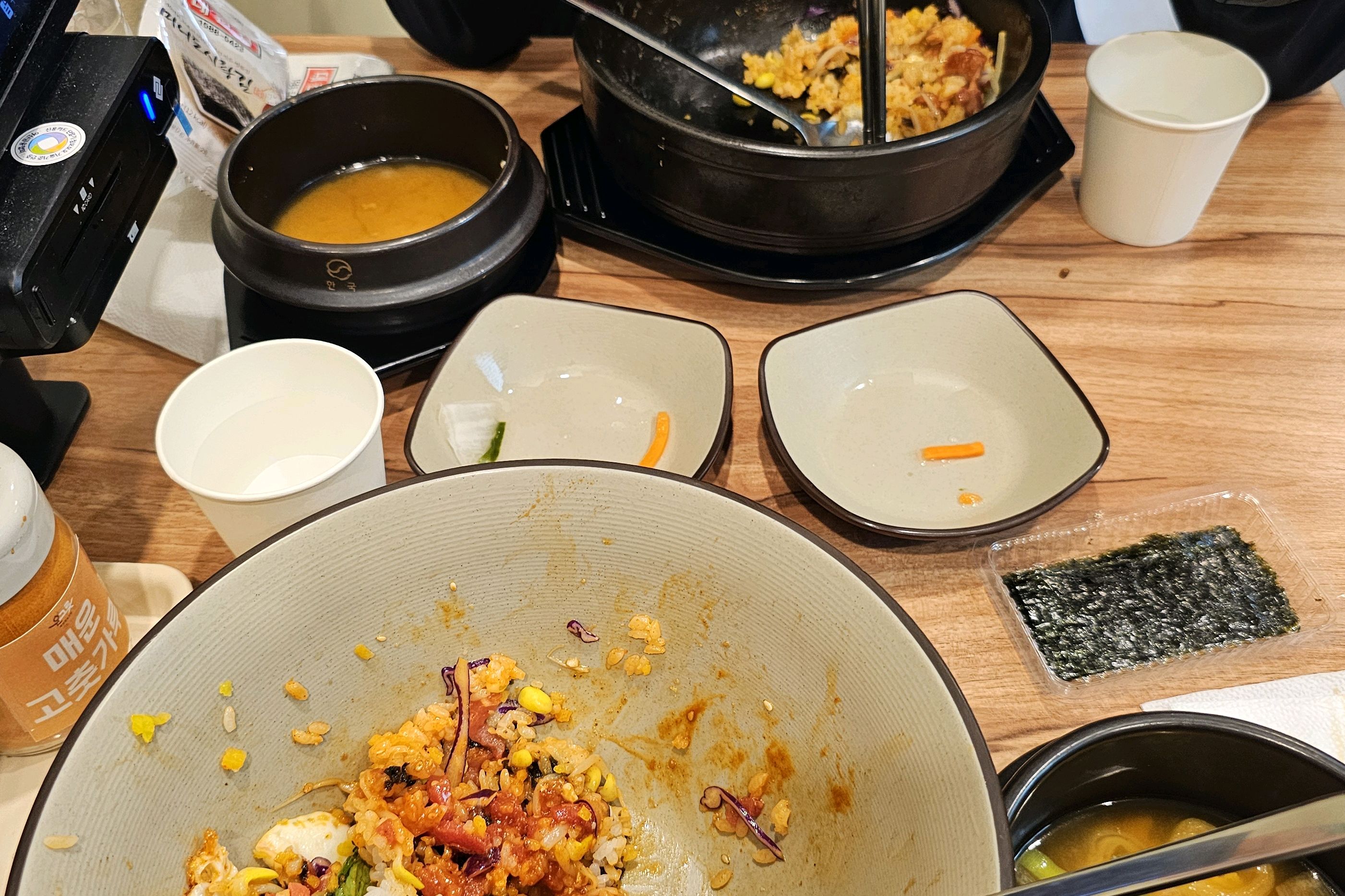 깨끗하고 맛있어요. 같이 오긴 했는데 혼자밥먹기도 좋을 것 같아요 - 부산역 맛집 온그릇 비빔밥 중앙점