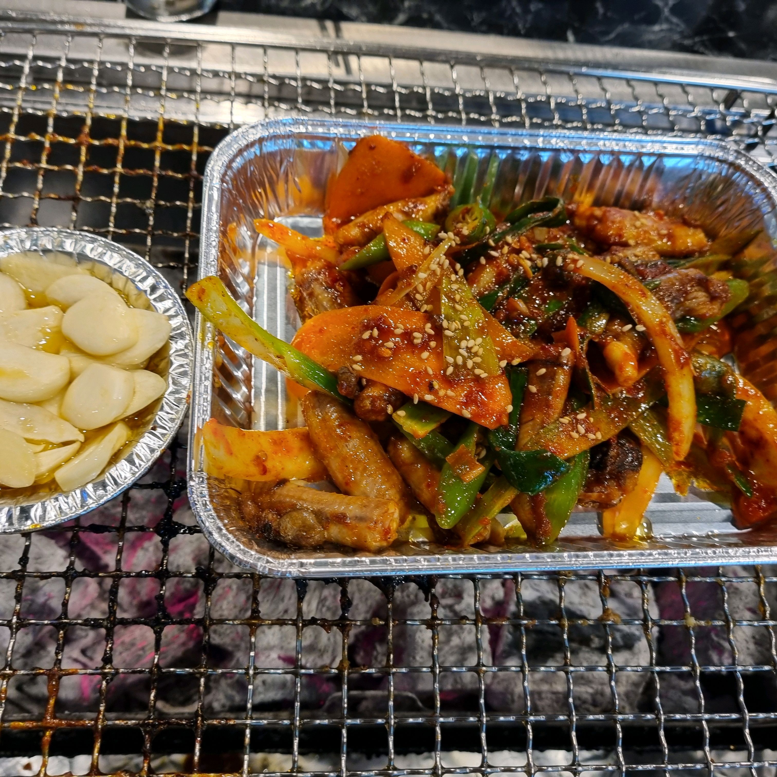 장어를 직접 골라서 먹을 수 있어요~ 장어 엄청 맛있습니다 ㅎㅎ 정신없이 먹느라 장어 사진