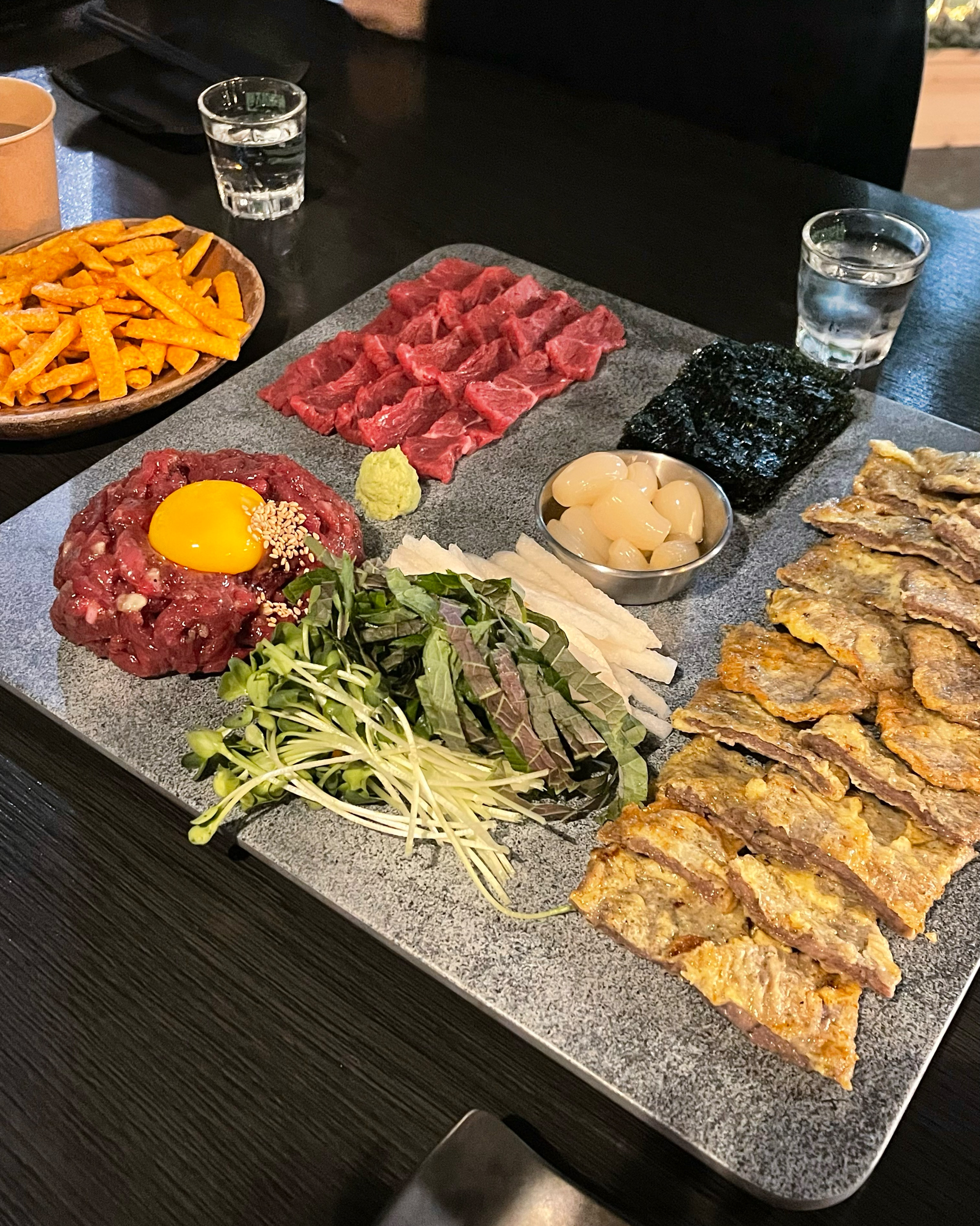 육회는 현덕❤️ 맛있고 양도 많고 최고에요ㅠ 인테리어도 예쁘고 불당동 최애 맛집입니당👀❤️