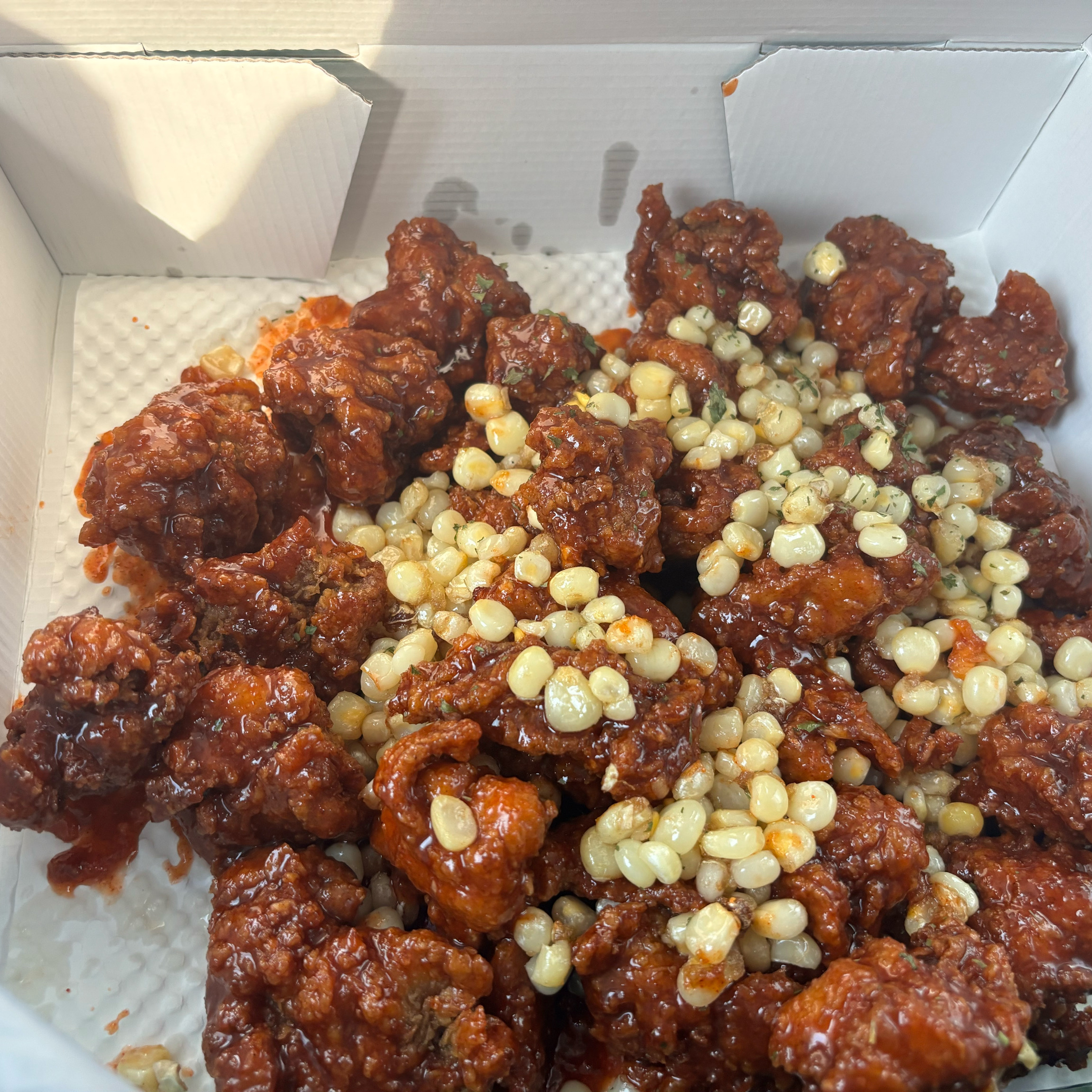 강릉 여행 중에 여기 닭강정이 하도 맛있다 그래서 사봤는데요. 진짜 ….. 제가 먹어본 닭
