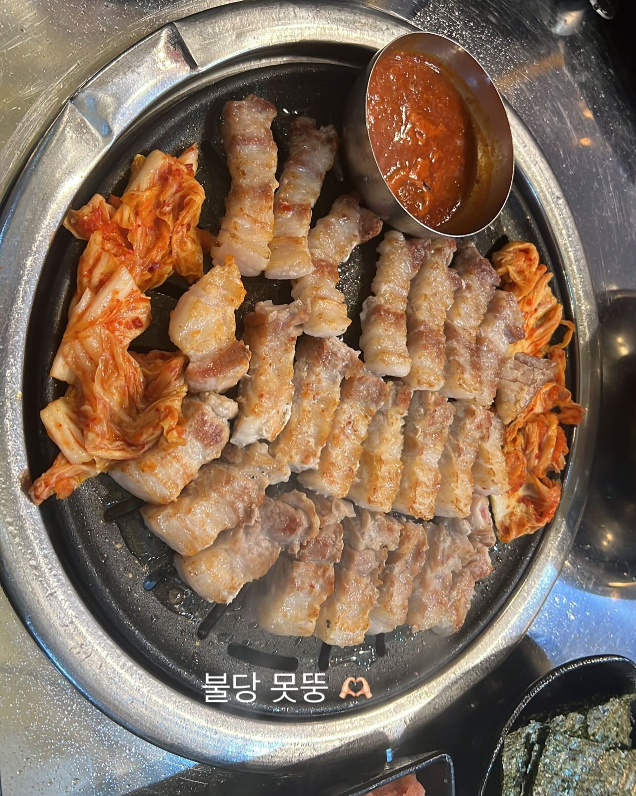삼겹살은 항상 여기서먹어요 젓갈도 맛있고 직원분들도 너무 친절합니당 !!🩷 - 불당동 맛집 못생긴뚱돼지 불당직영점