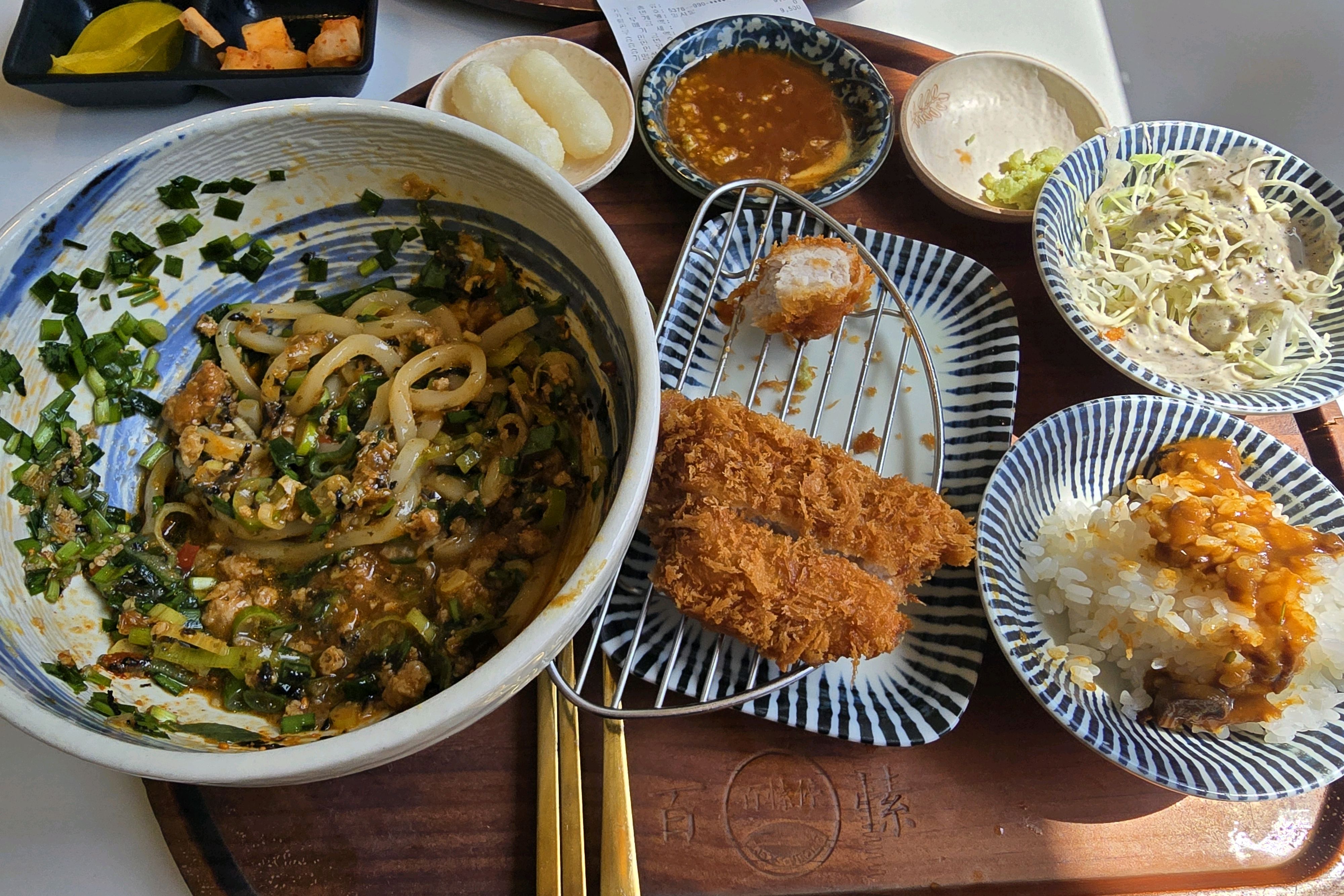 먹다가 너무 맛있어서 리뷰 써요~~ 너무 푸짐하게 골고루 다 먹을 수 있어서 좋아요 - 부천역 맛집 백소정 부천역점