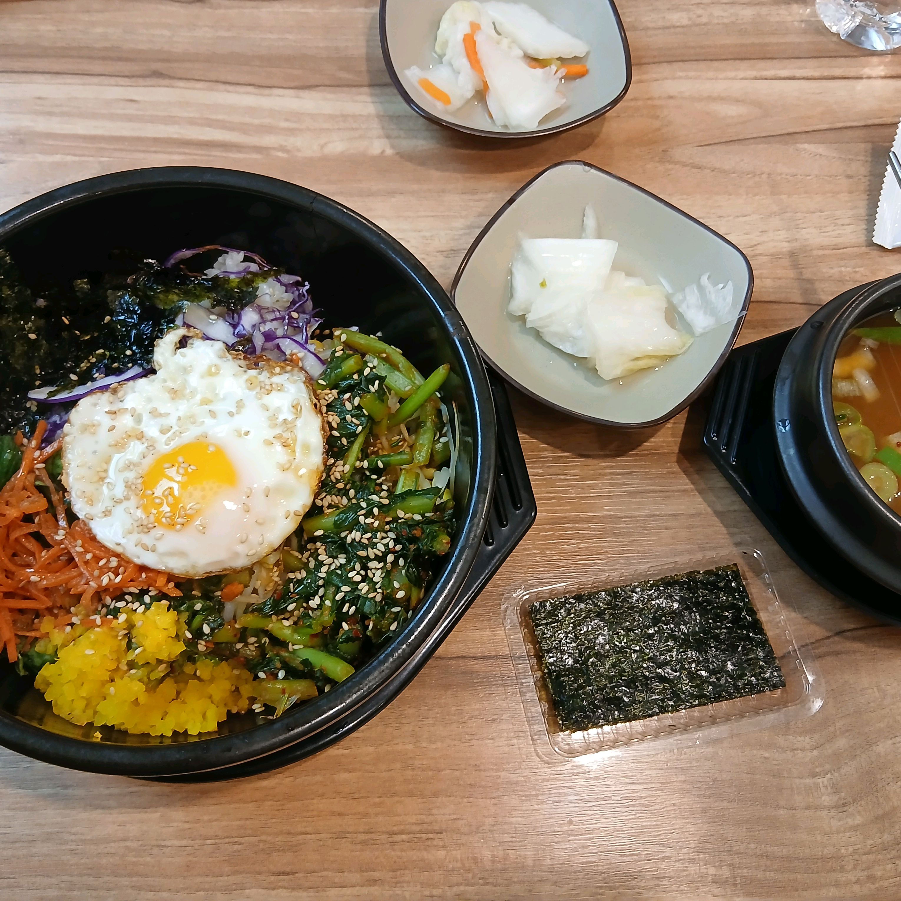 음식이 맛있어요!! 사장님 엄청 친절하시고 열무비빔밥 맛있네요ㅎ 리뷰이벤트 신청해서 부추전
