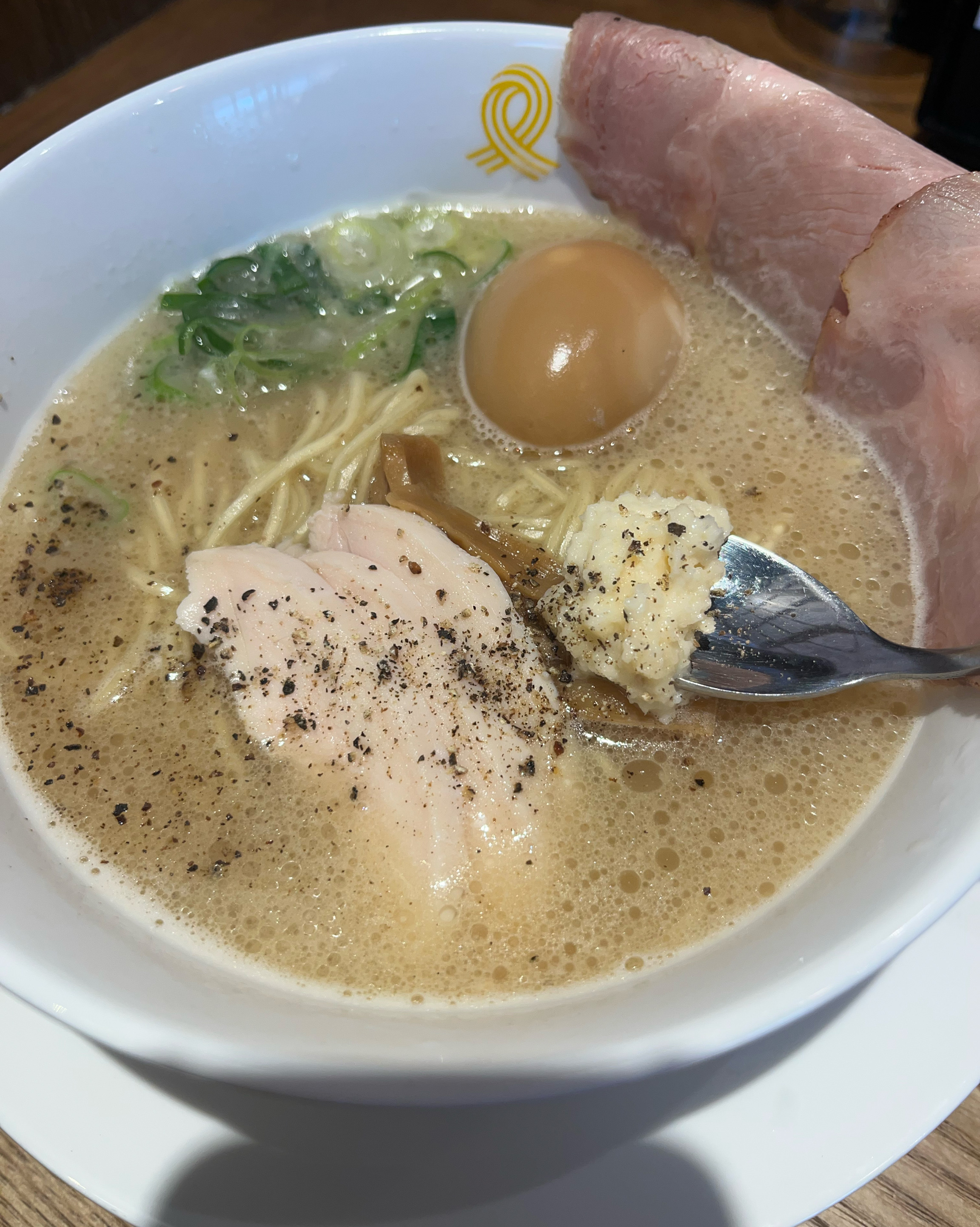갑자기 일본여행온것같았어요ㅋㅋ 내부인테리어도 넘 잘해놓으셨고 라멘도 진짜 맛있었어요 깊고