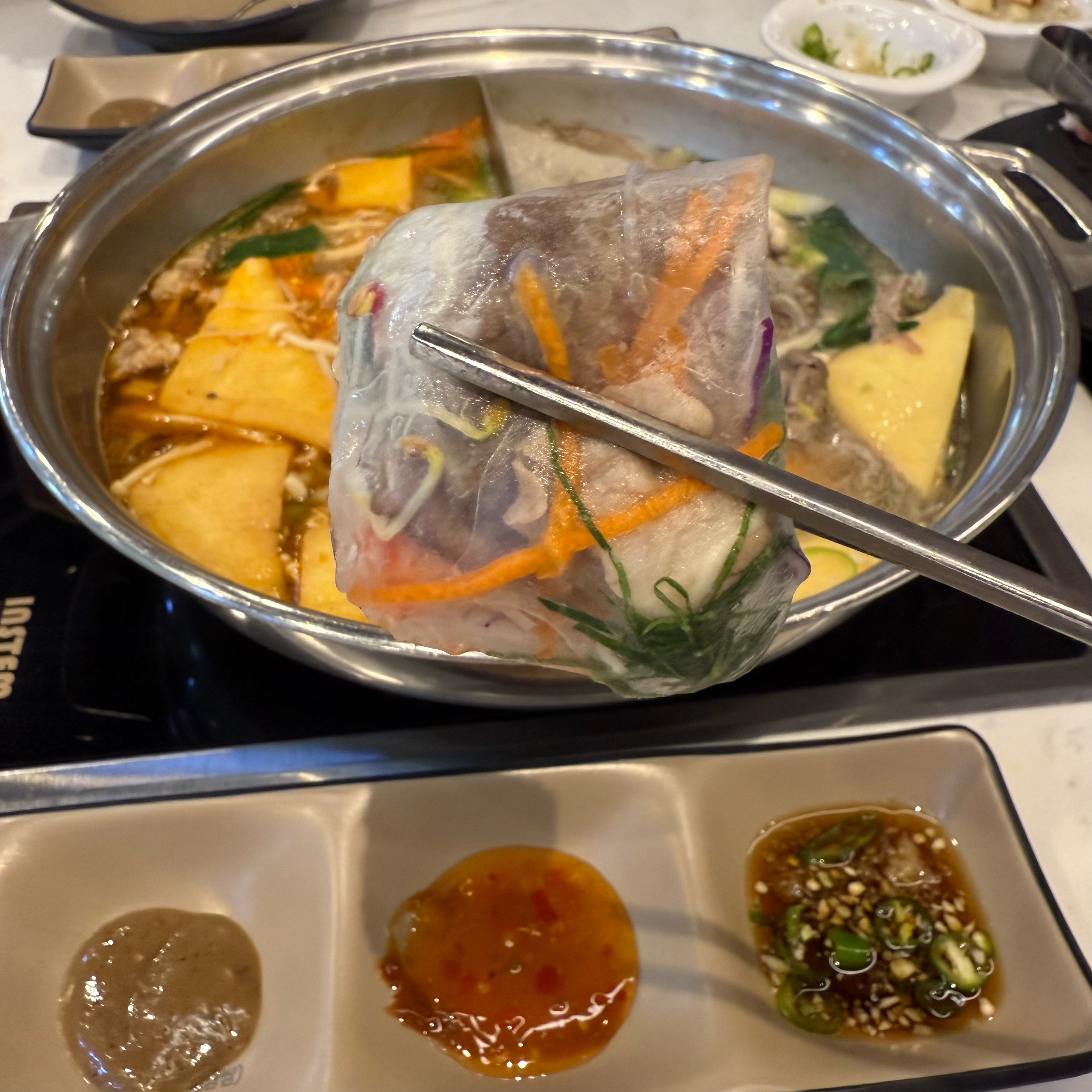 수원샤브샤브 맛집 소담촌 롯데마트수원권선점에 방문 했습니다 저는 월남쌈샤브 주문해서 먹었구
