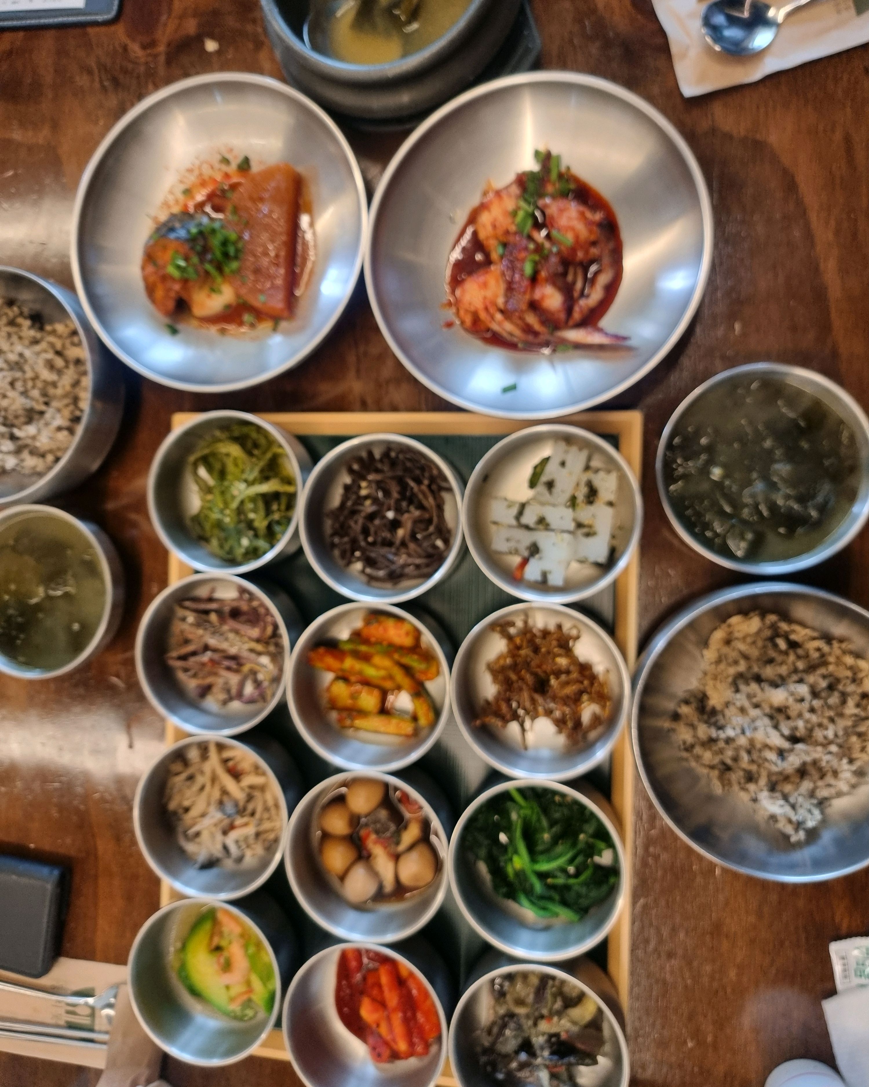현충원 다녀오다 찾은 곳. 후기처럼 많은 한식 반찬들로 아줌마들의 입맛에 딱 맞고 맛있었어