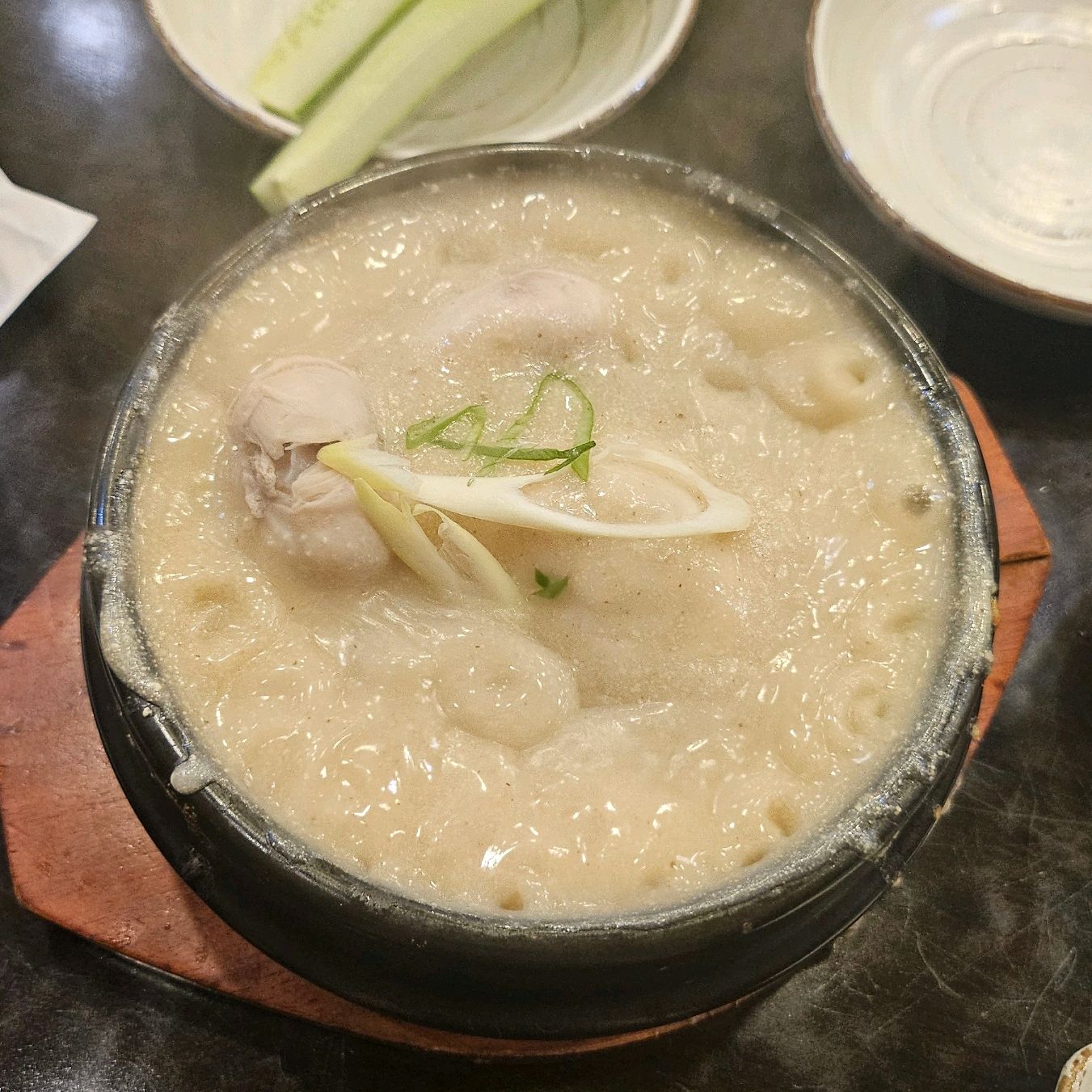 들깨삼계탕 맛이 아주 고소하네요 - 인천 맛집 경복궁삼계탕 송도점