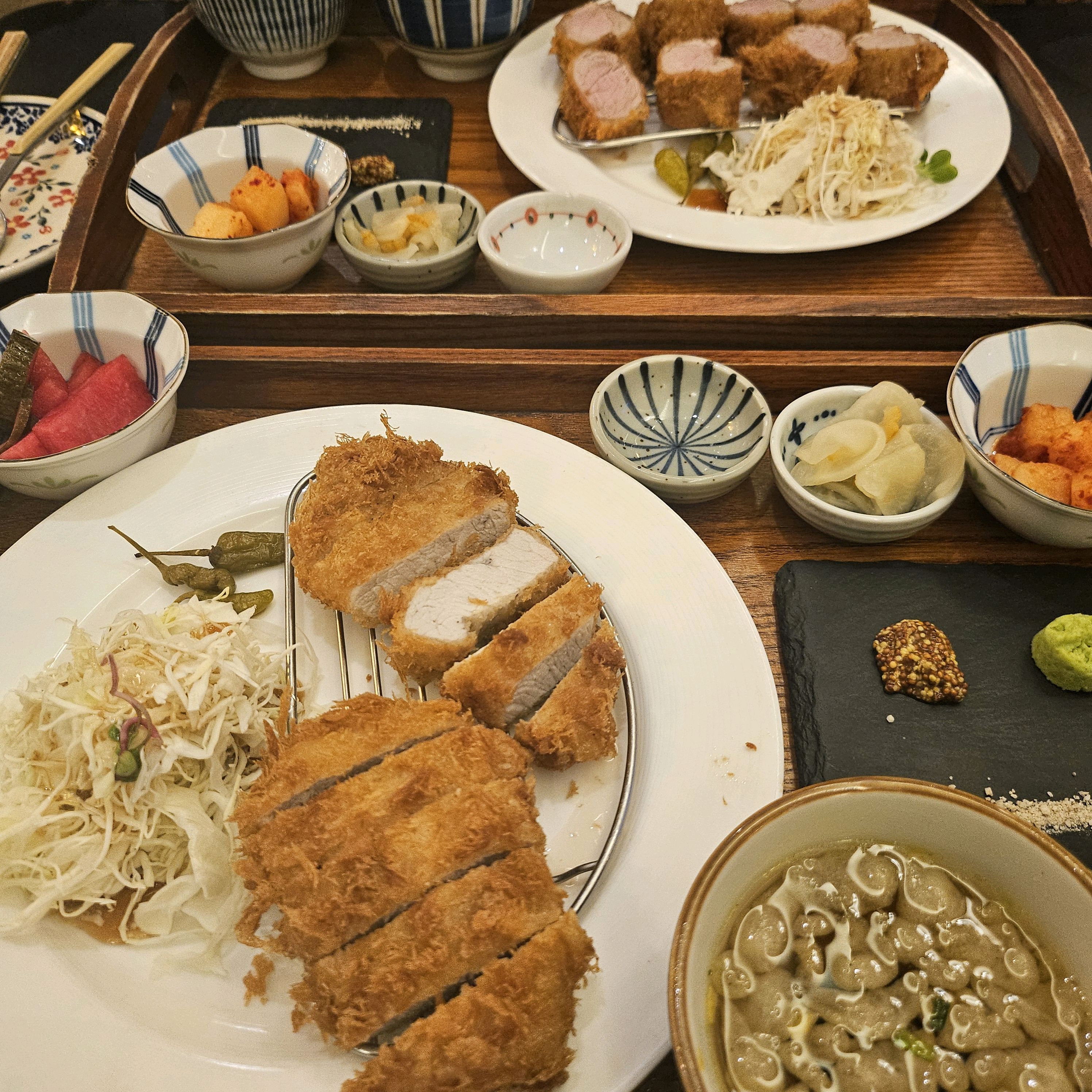 알바분 친절하고, 음식 양 가격대비 적당하고 맛은 확실히 있습니다!! 데이트 하거나 외식하