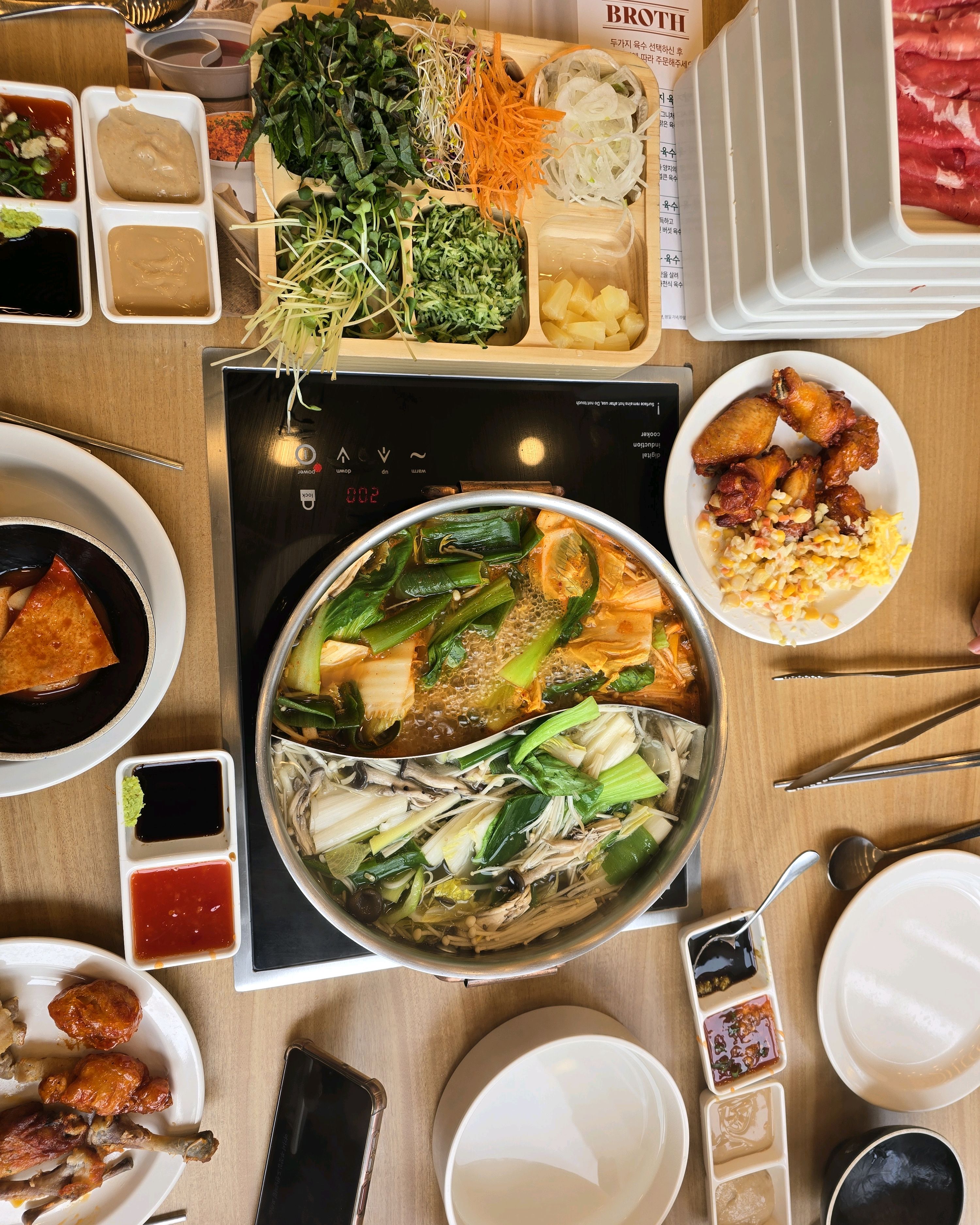집근처라 주말마다 식사겸 의식겸 하기 딱이라 오고 있어요.처음 엉청 붐빌때보다는 한결 좀