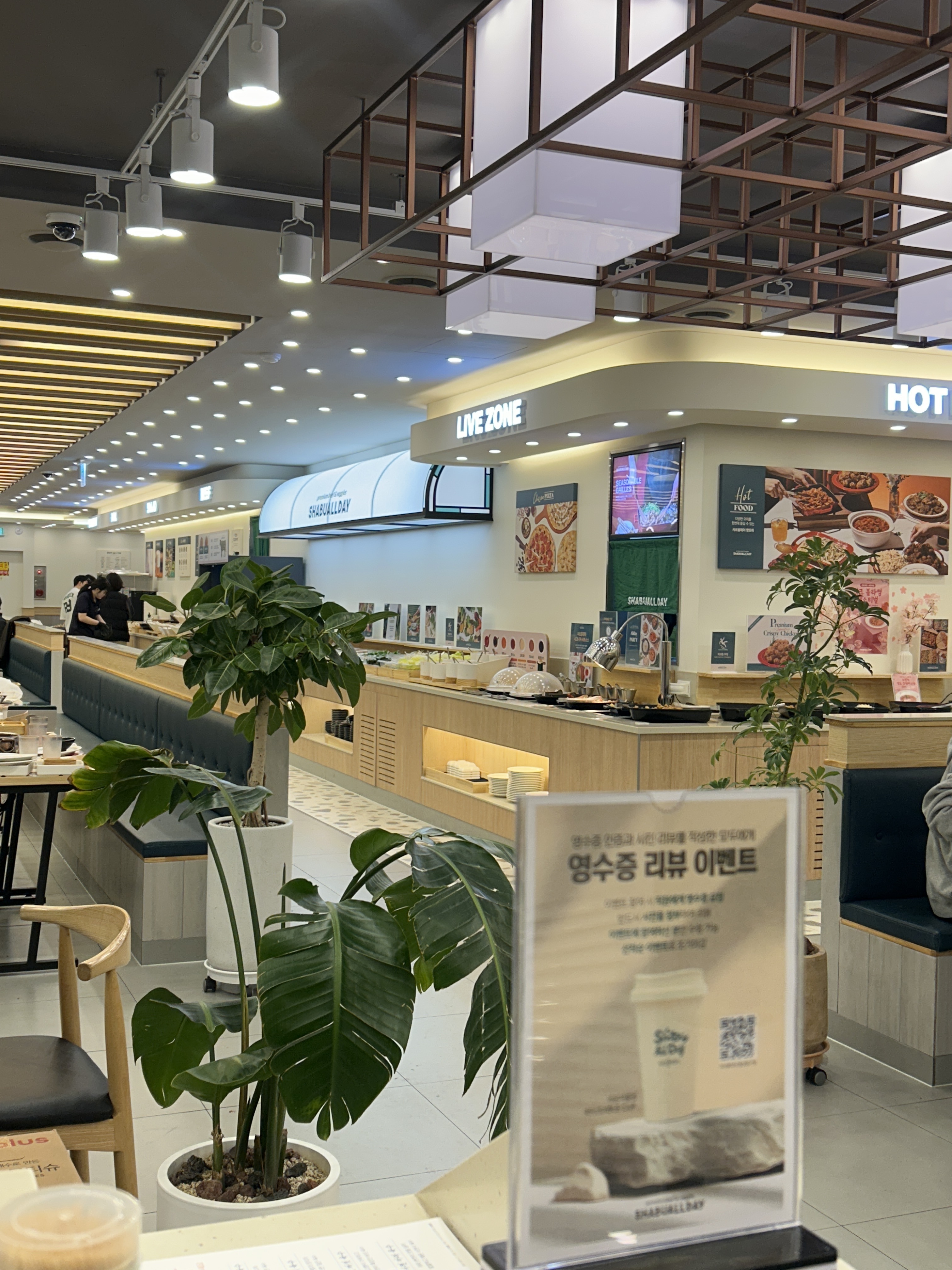 샤브올데이 처음 왔는데 진짜 맛있게 잘 먹었습니당! 샤브 말고도 먹을 메뉴가 많아서 너무