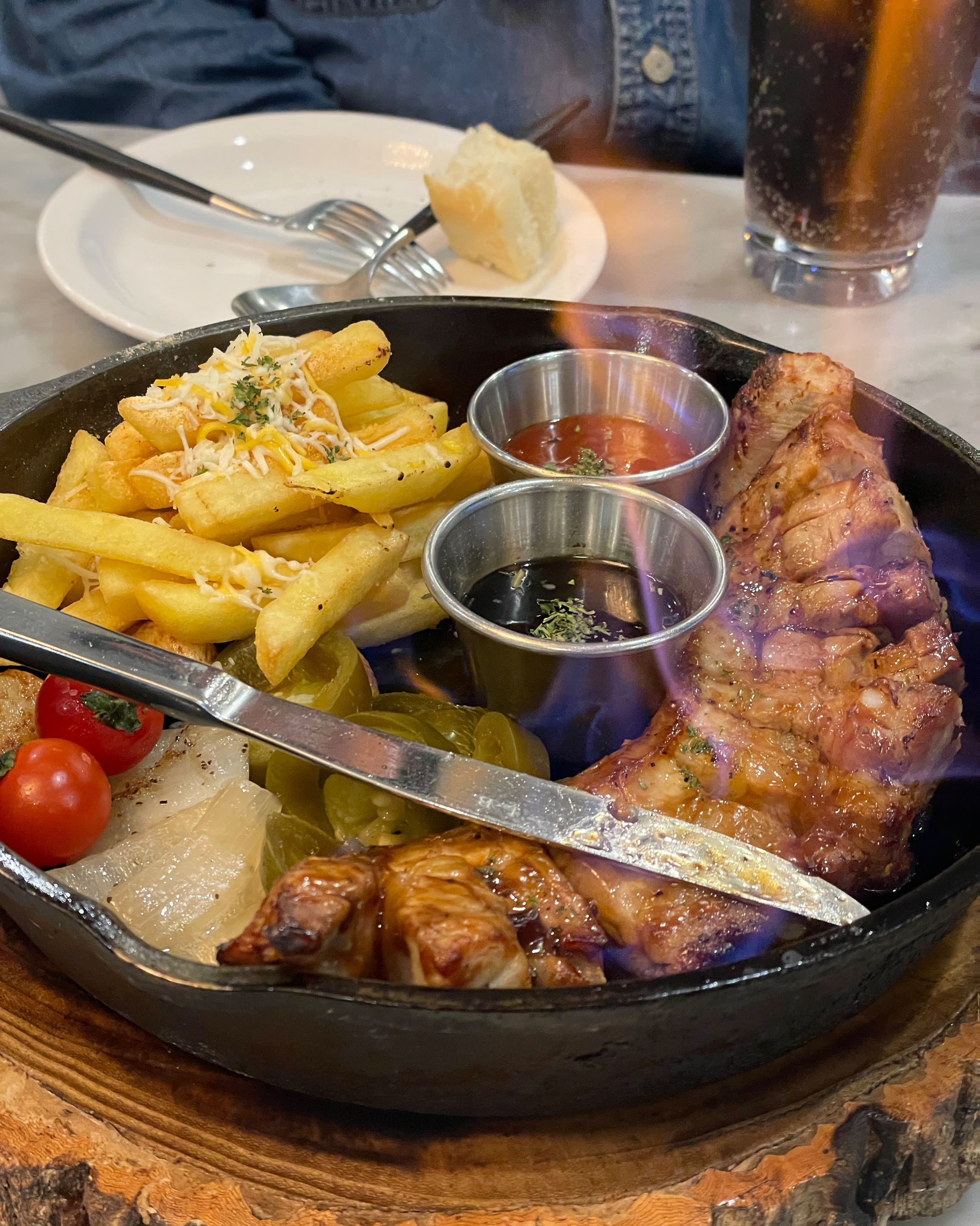 양도 많고 맛있는데 저렴해요!!!! 삼겹살도 퍽퍽한 거 하나도 없이 촉촉하고 까르보나라도
