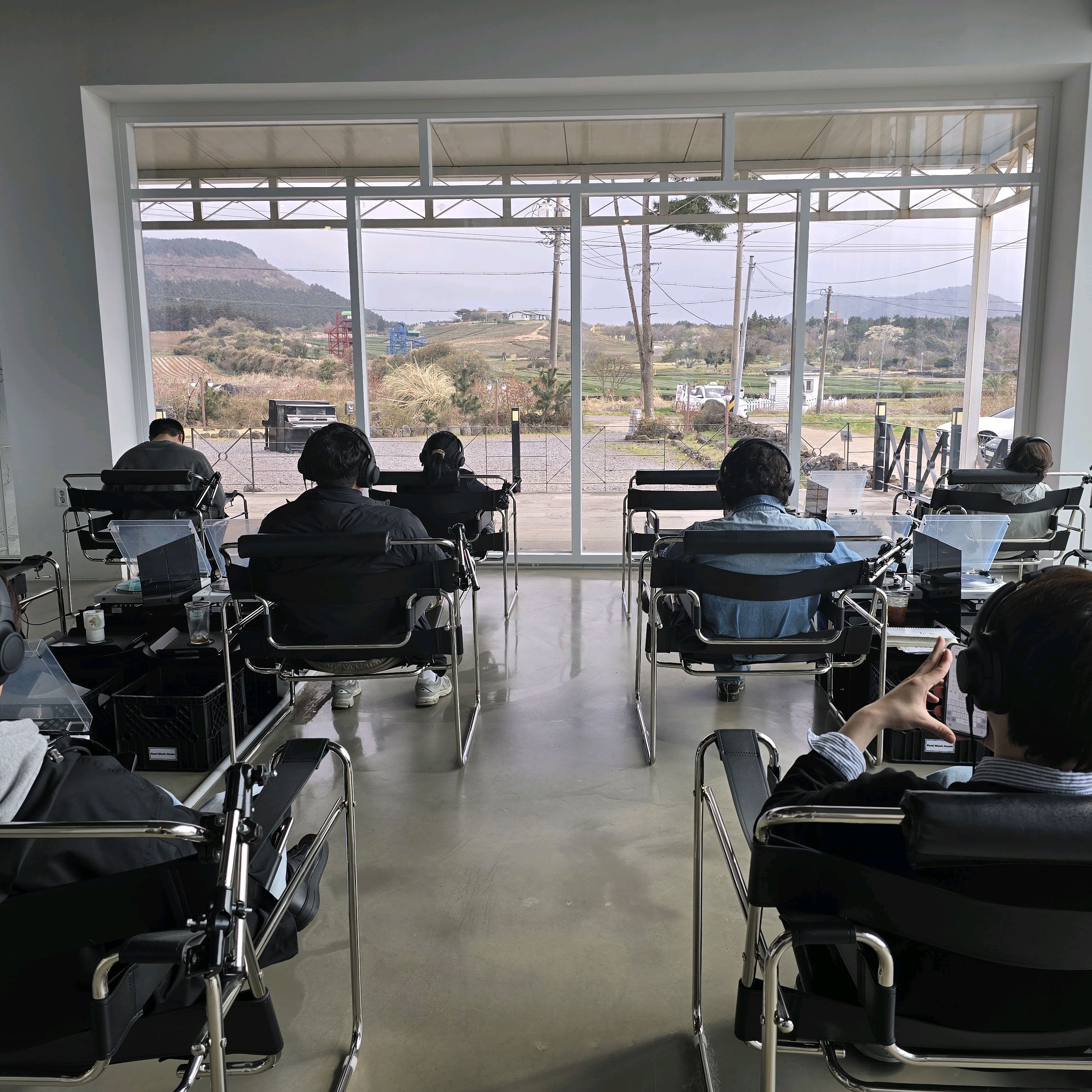 제주동쪽 조천 특색있는 카페입니다. LP카페. 음악들으면서 분위기있게 시간 보내기는 최고입