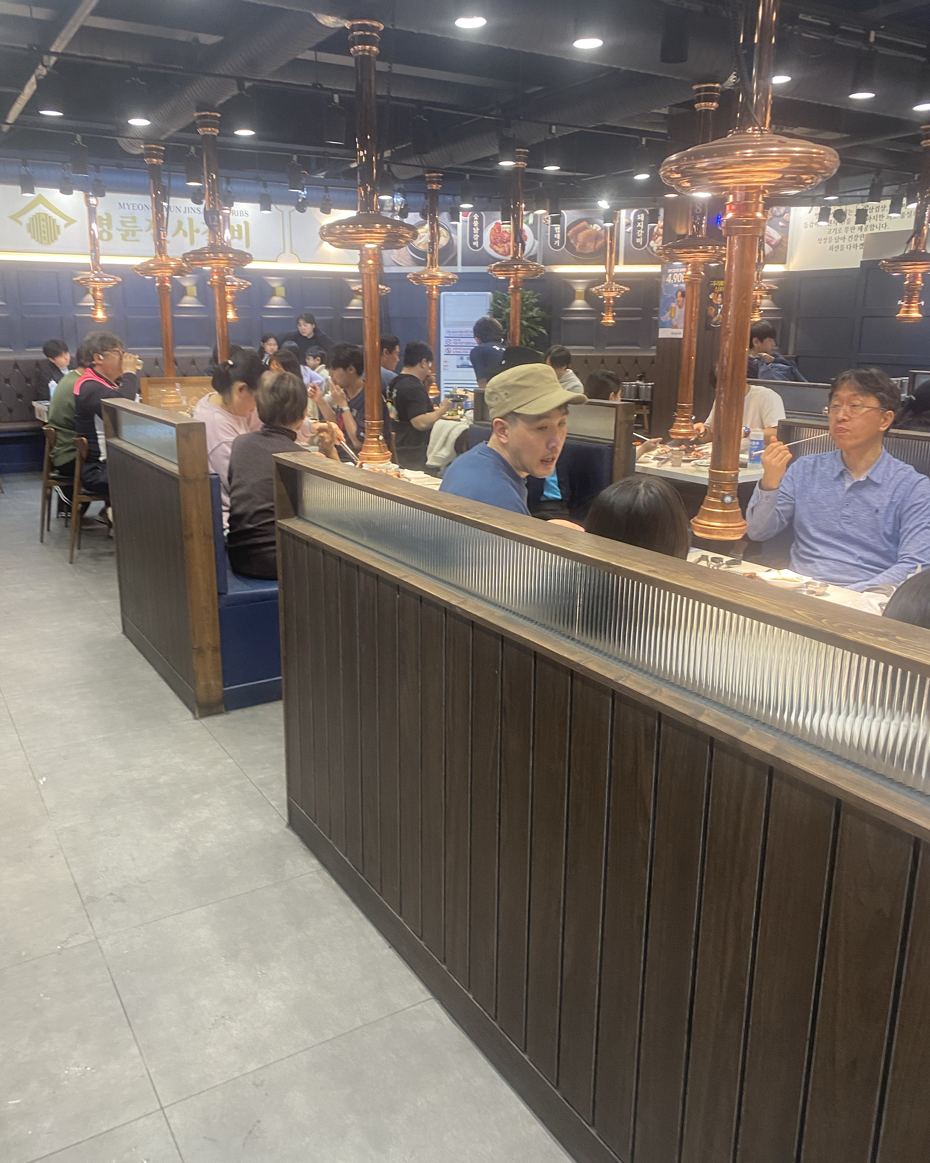 음식이 너무 맛있고 가게도 너무 깔뜸하고 직원이 잘생겼어요😭 - 덕이동 맛집 명륜진사갈비 일산덕이점