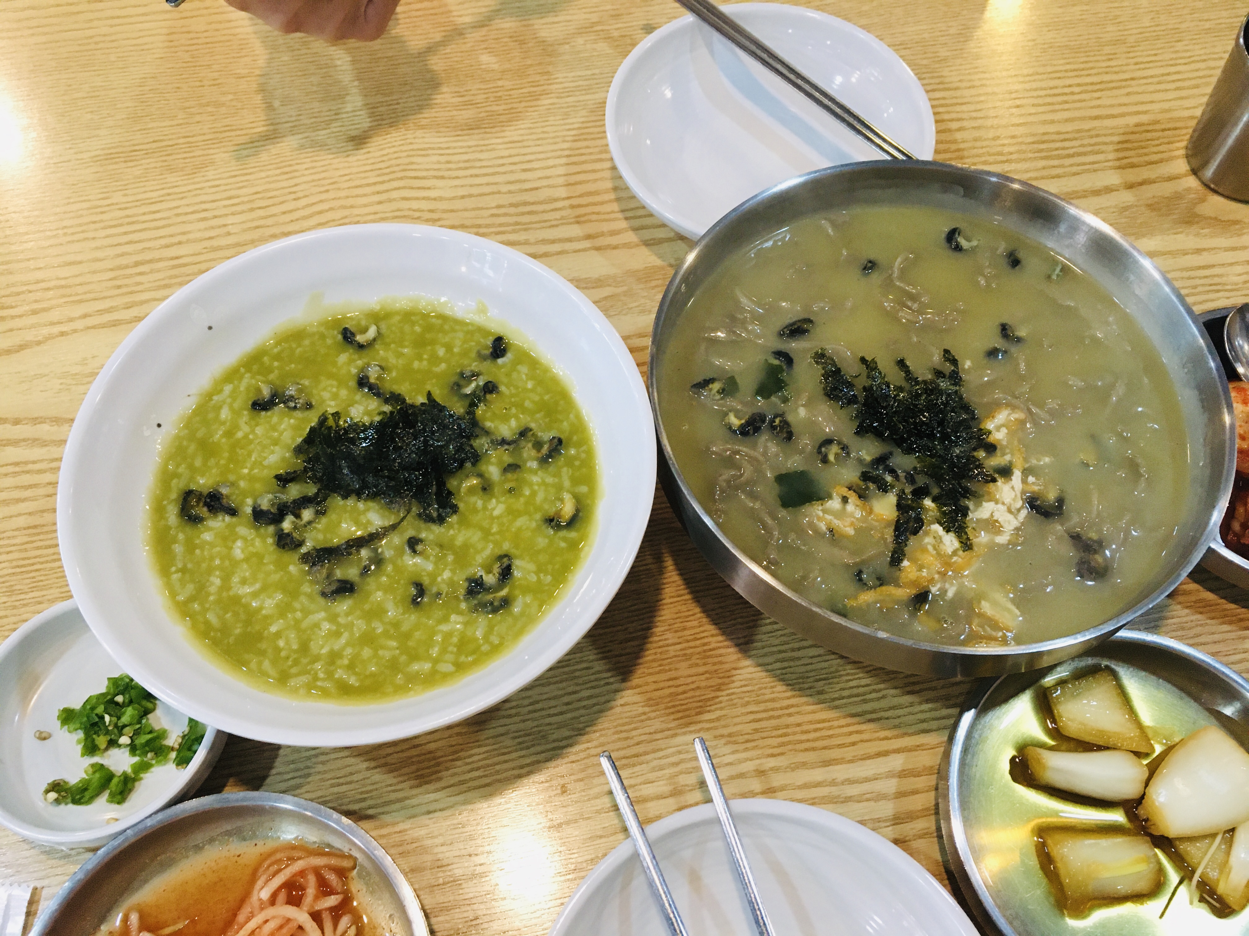 보말칼국수 보말죽 처음 먹어봤는데 진짜진짜 맛있네요!! 감동 - 제주 맛집 중문수두리보말칼국수
