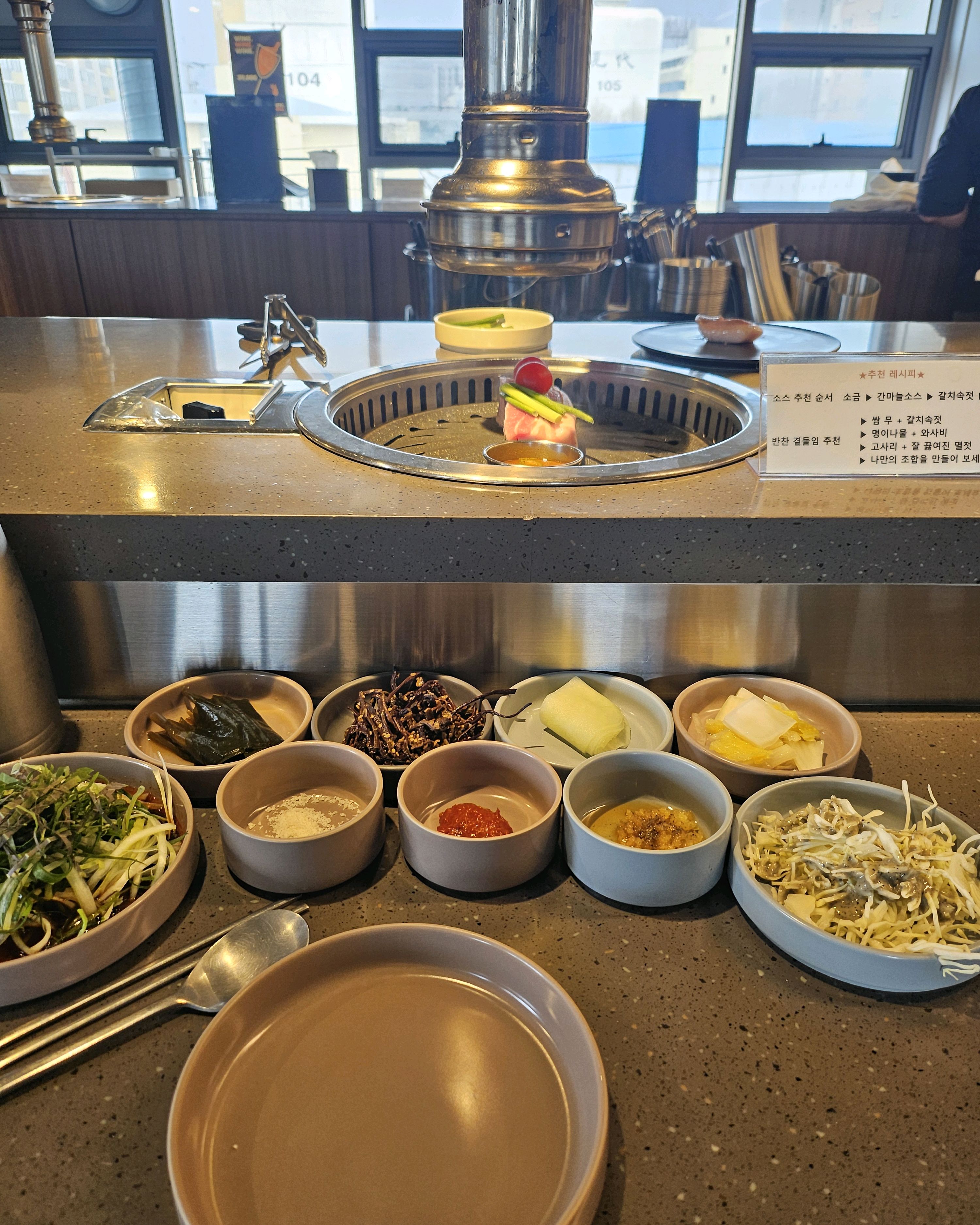 고기도 맛있고 직원분들도 친절 - 제주 맛집 오직흑돼지 제주공항본점