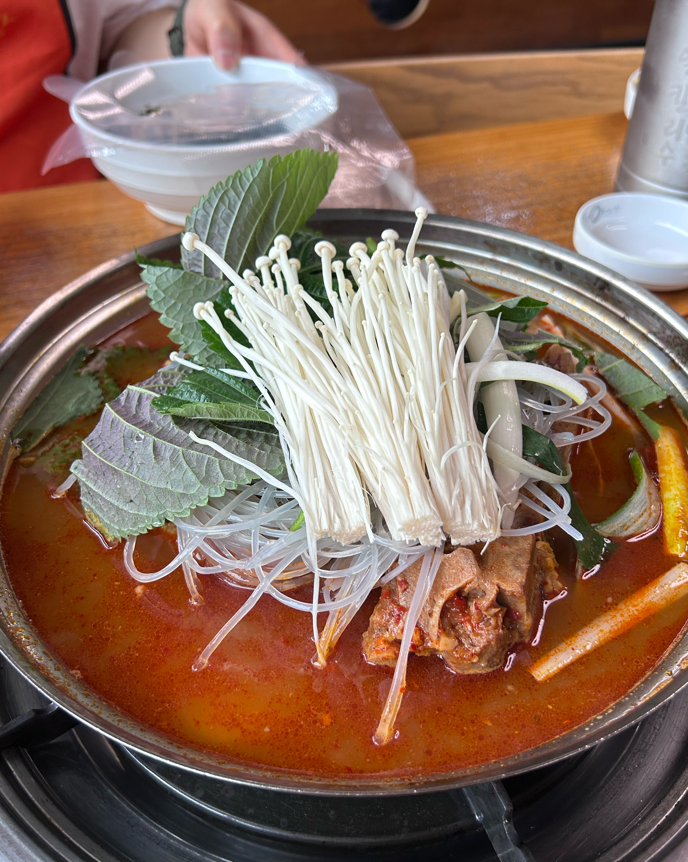 일부러 맛나감자탕 먹으러 명일까지 올 정도에요... 지점이 더 없는게 너무 아쉬울뿐...