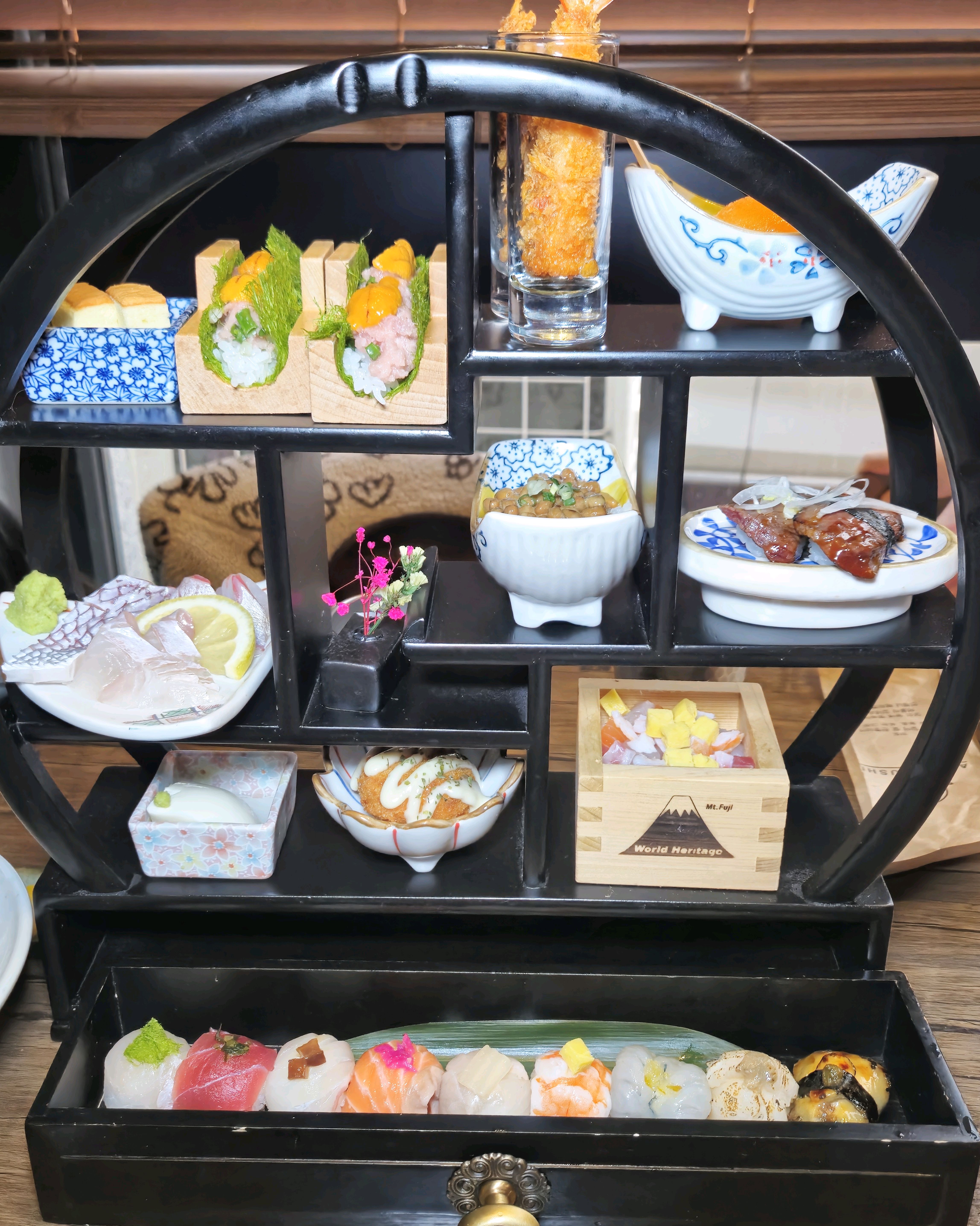 만월커플세트를 미리 예약하고 갔는데 메뉴가 다양하게 나오고 생맥주도 2잔 나와서 남편과 둘