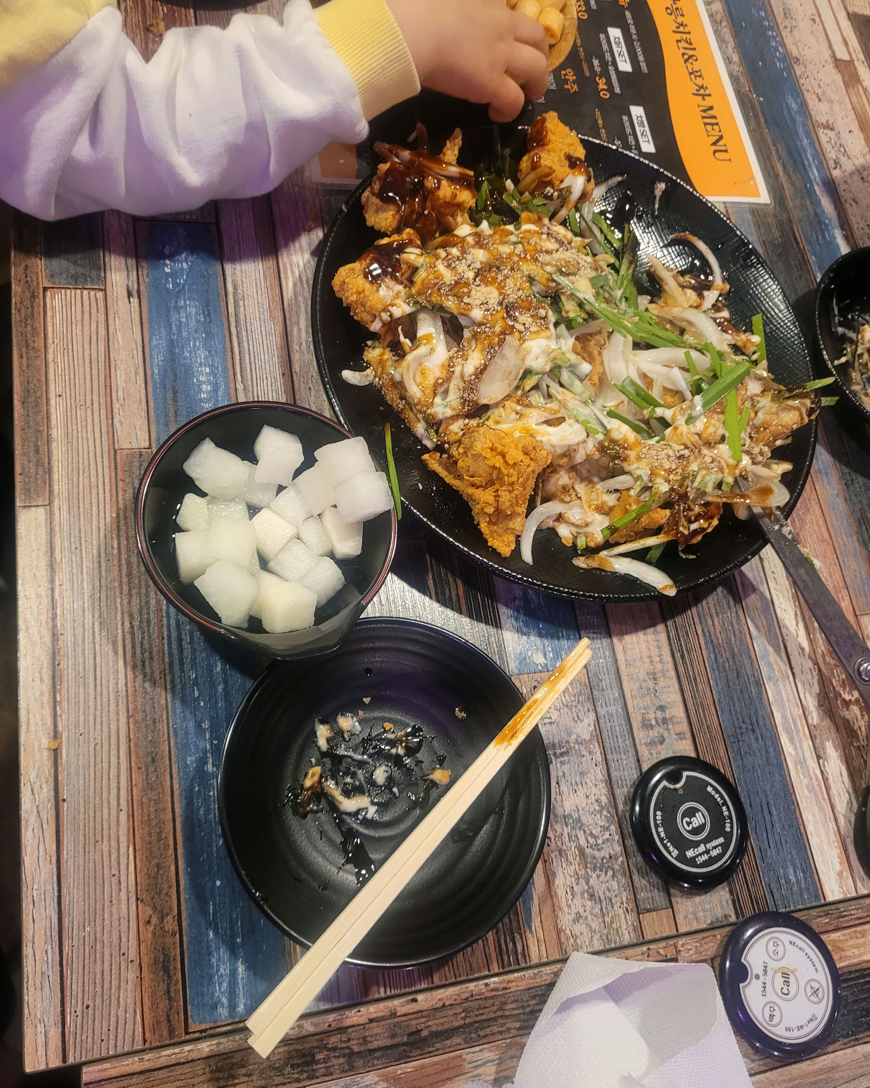 숙소와 거리가 있지만 후기가 좋아서 찾아 왔네요 음식도 맛나고 사장님 직원분들도 너무 친절