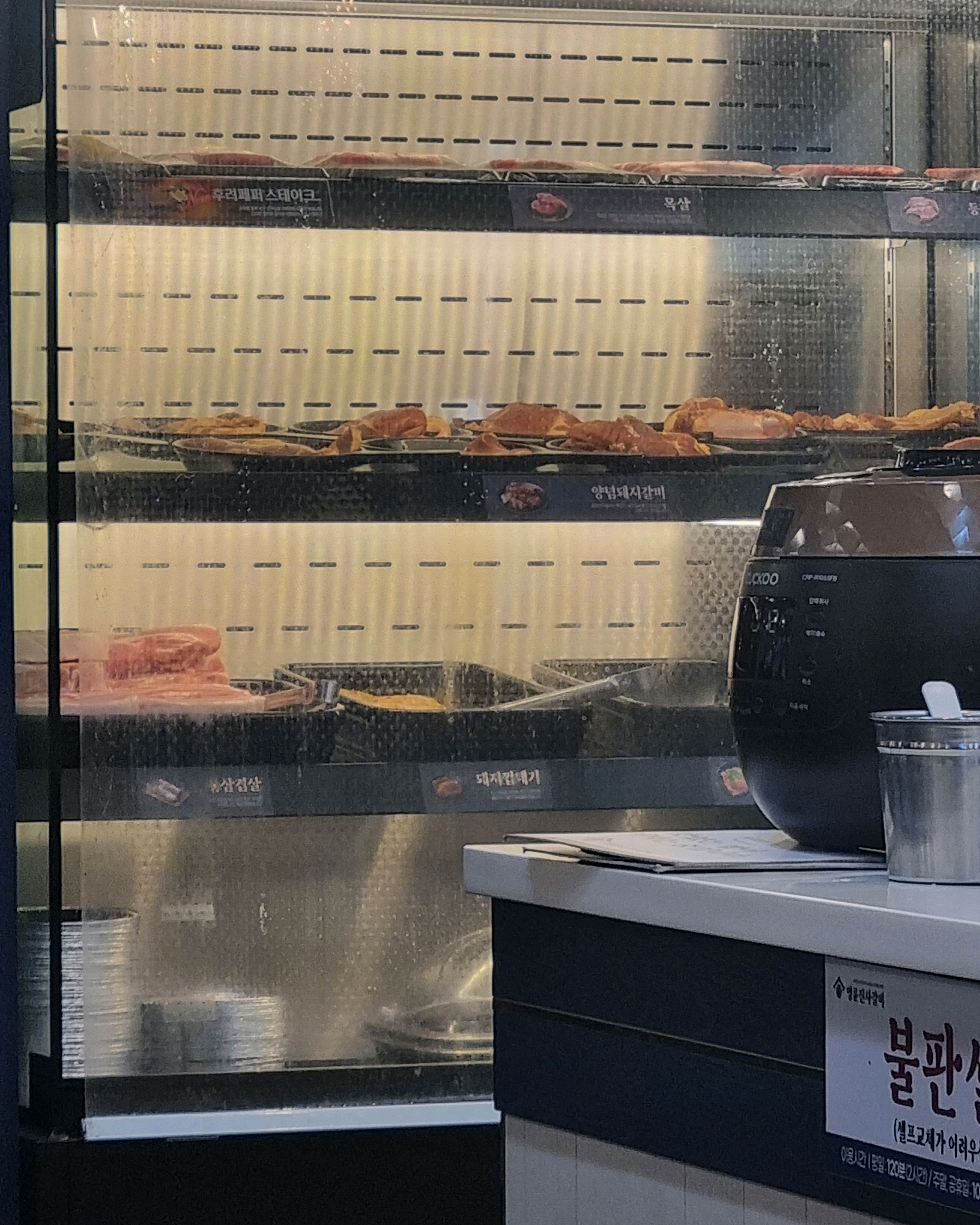 이름답게 갈비가 부드럽고 맛있고 다른 고기들도 다 맛있어요 사이드가 부족하다 느끼실수도 있