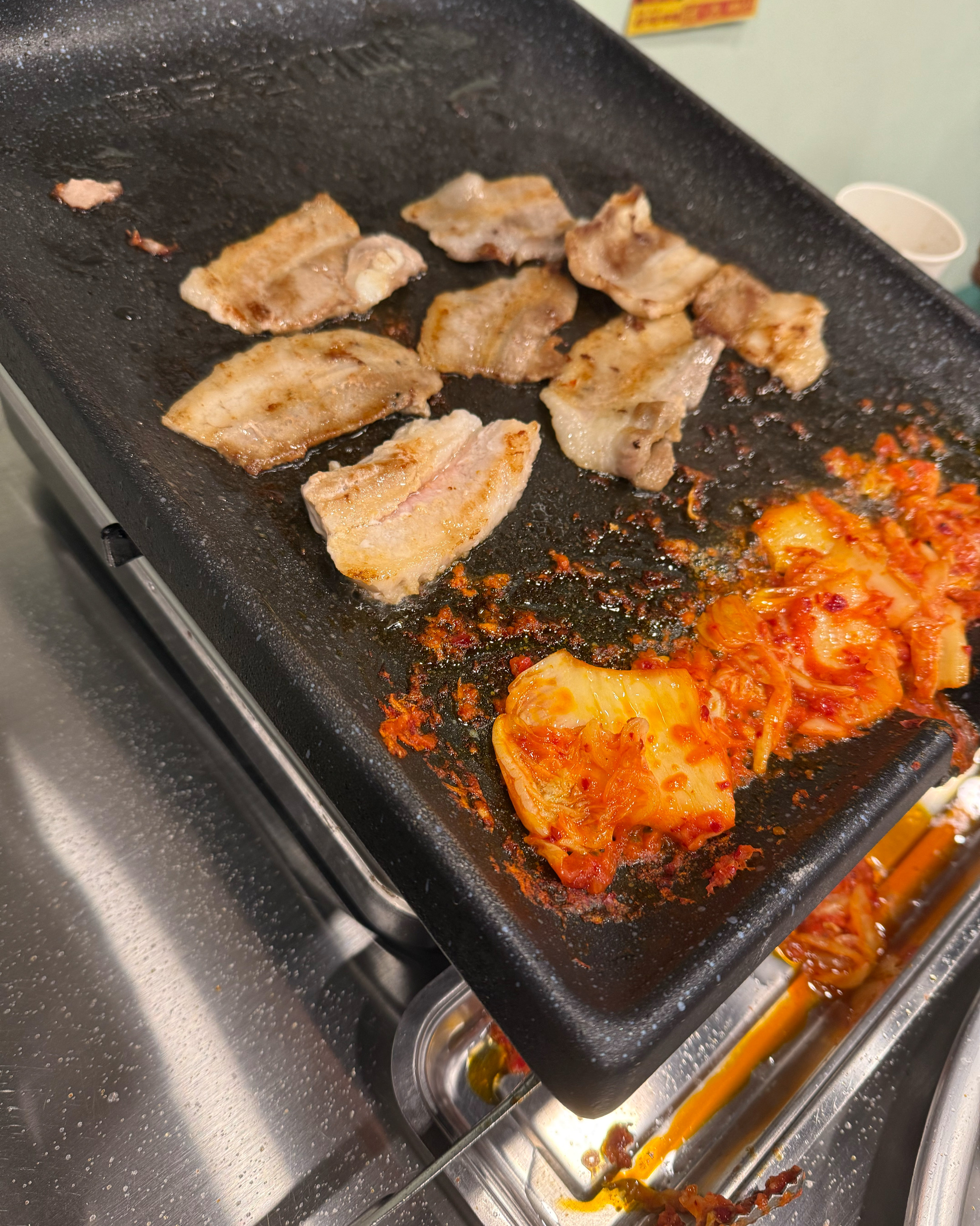 처음 와봤는데 무한리필인데도 고기 질도 좋고 반찬도 너무 많고 맛있어요ㅠ 한 곳 뚫은 느낌