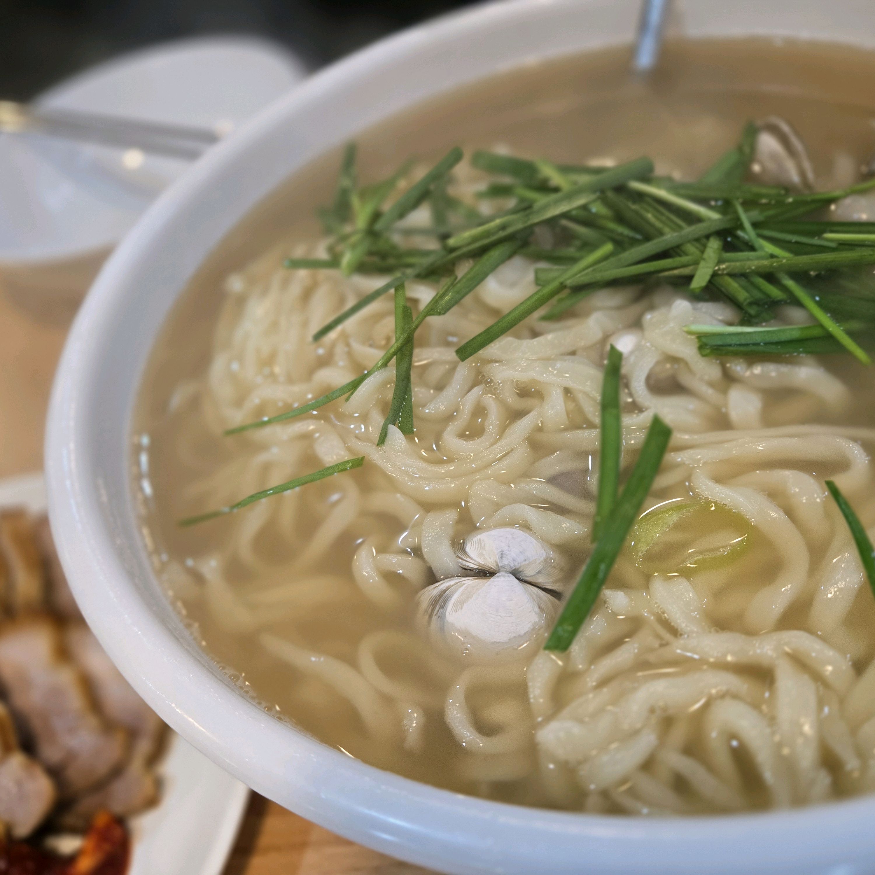 국물도 깔끔하고 맛있어요 하지만 9시 30분까지인데 9시 10분부터 마감이라고 눈치주면서 
