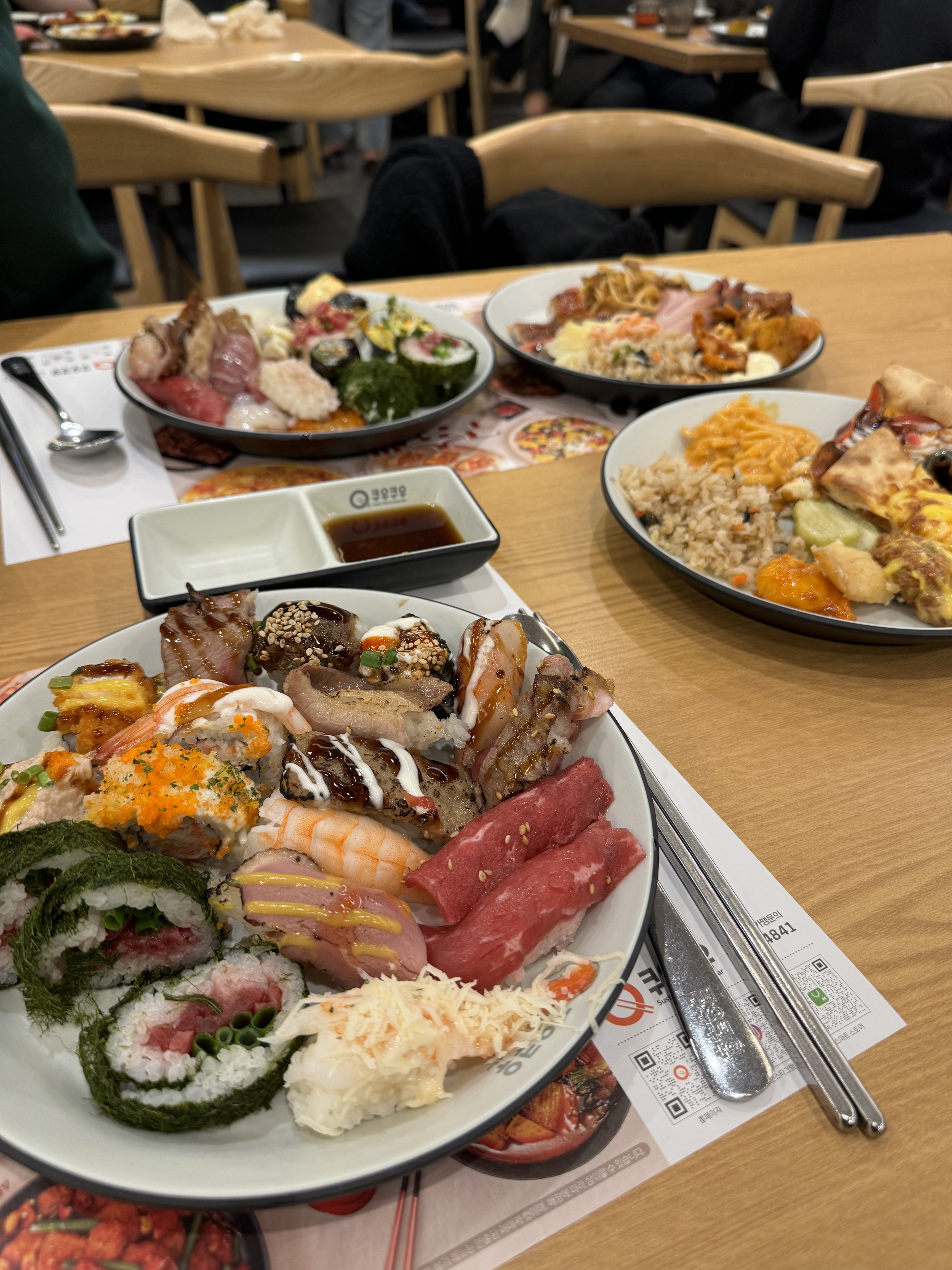 골드점 맛보고 나서는 골드점만 방문하게 되네요..! 너무 맛있어용ㅎㅎ 육회감태초밥 맛있는데