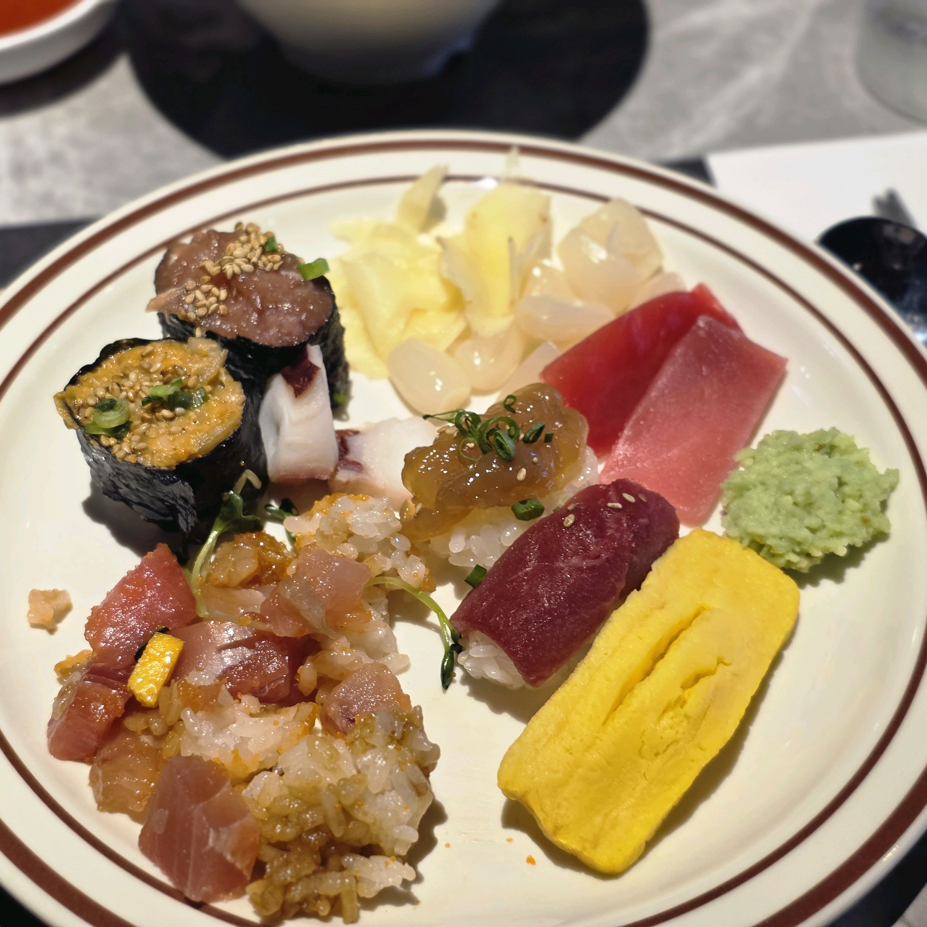 애매한 시간에 가서 그런지 퀄리티가 떨어지는것같아요 밥이 딱딱... - 야당역 맛집 고메스퀘어 파주직영점