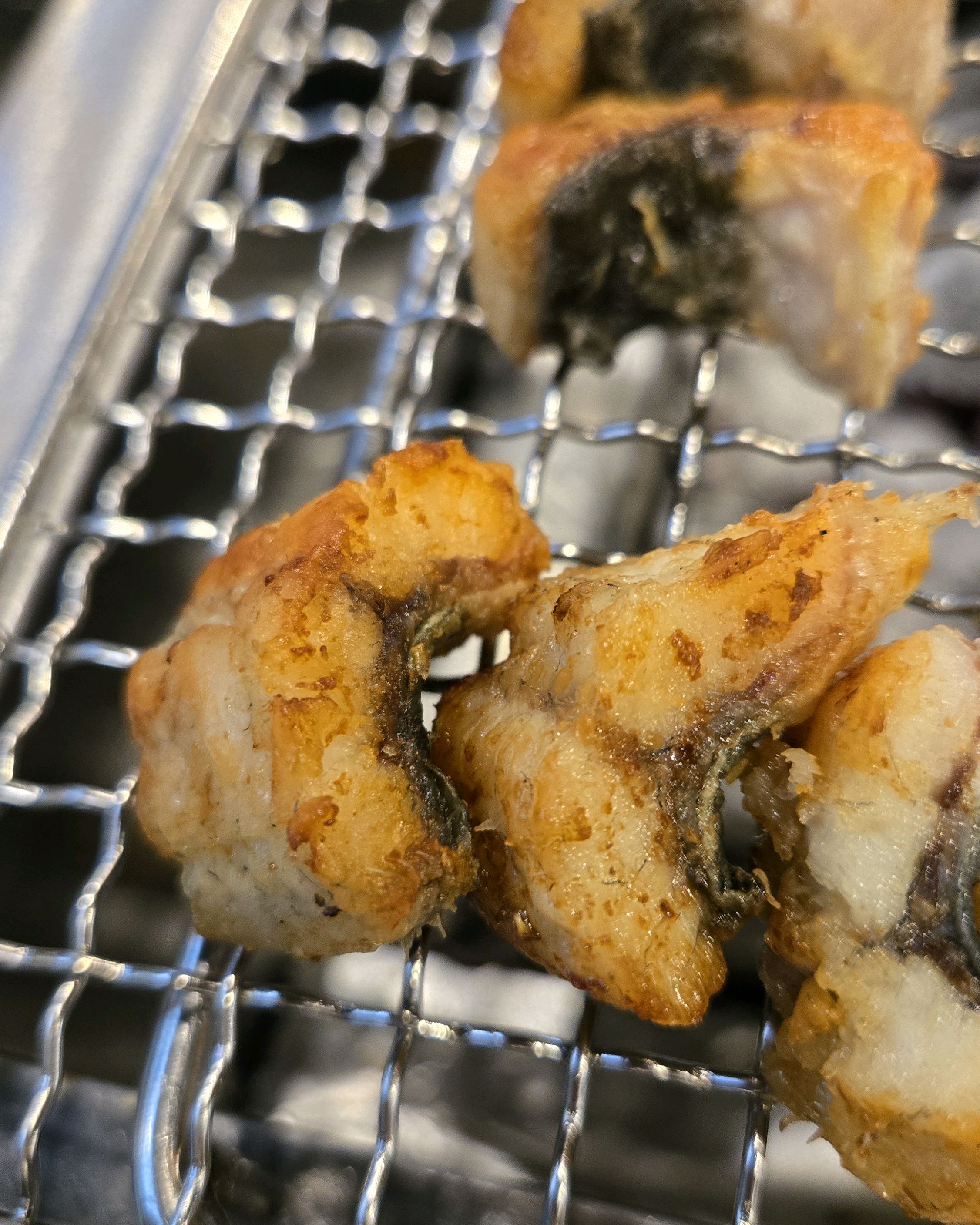 오늘 저녁은 장어로 정했다! 😋 장어 굽는 냄새가 진짜 너무 좋다. 입에 넣자마자 사르