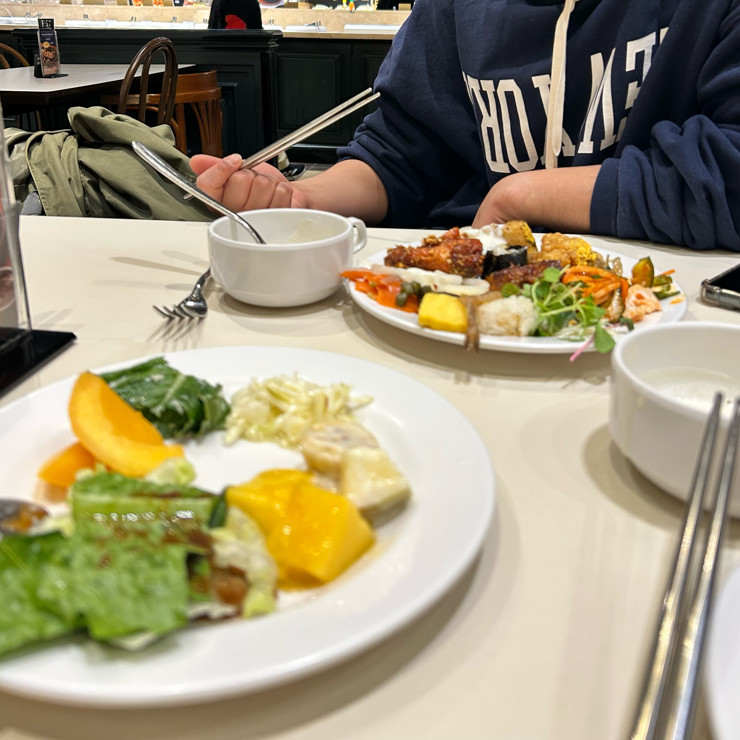 주말이라 사람 많아서 일찍 방문했어여 평일보다 주말이 회전도 많이 되고 음식도 따뜻하니 좋