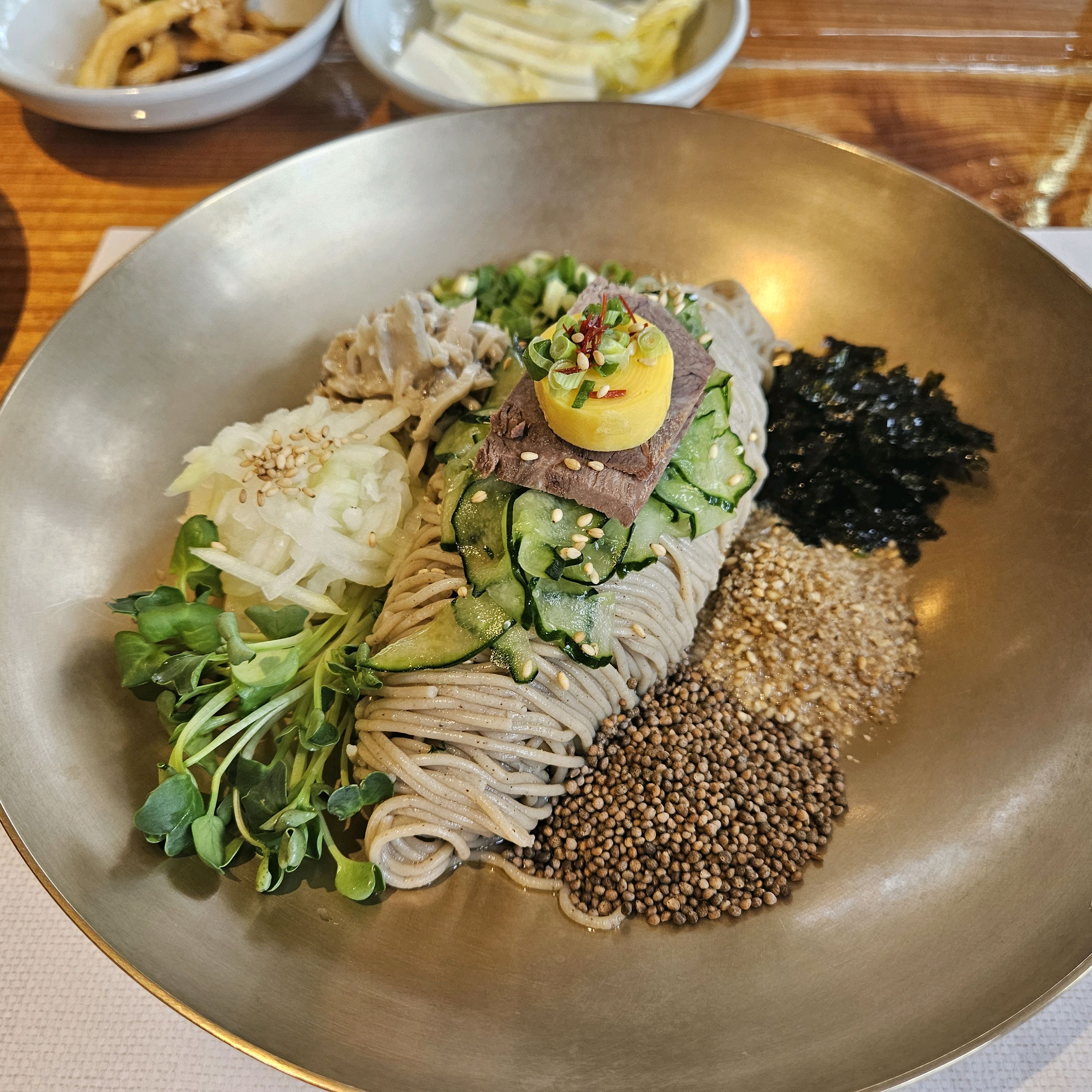 매장이넓지만소란스럽지않아요 - 제주 맛집 한라산아래첫마을 제주민속촌점