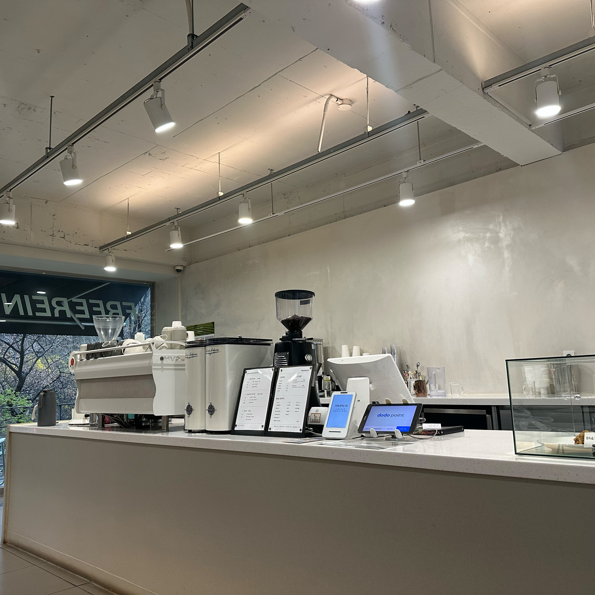 정자역 맛집 프리레인 커피 로스터스 내돈내산 방문리뷰