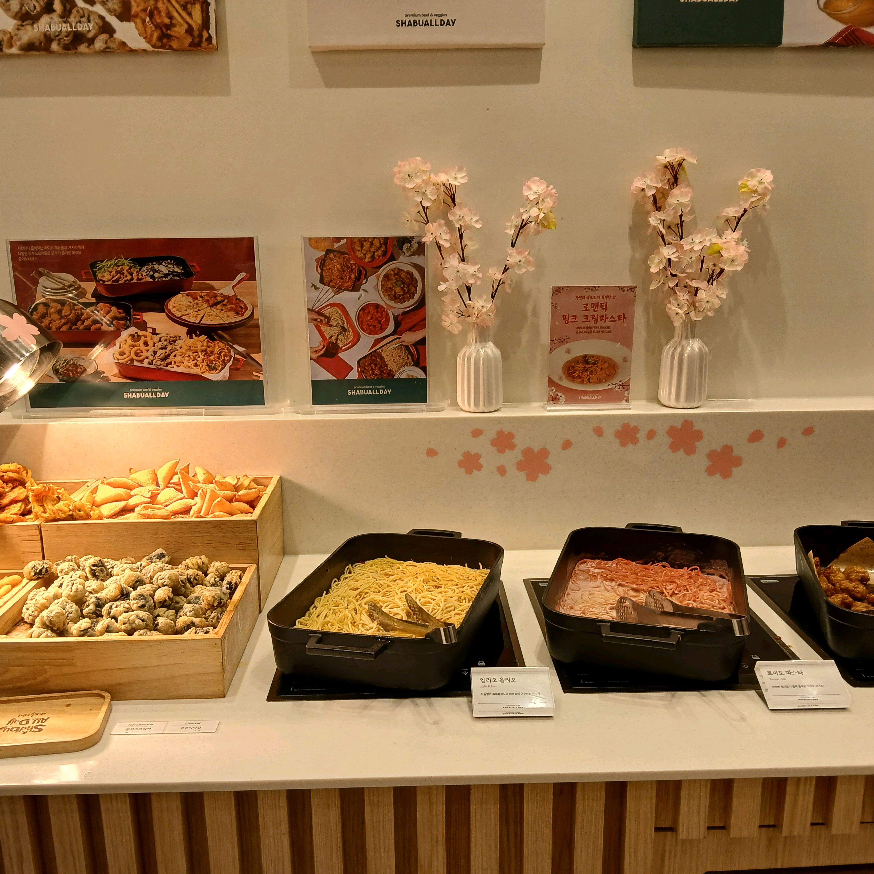 맛있고 매장도 크다고 지인들이 추천을하길래 딸하고 사위하고 남편과함께 샤브올데이 양산점을