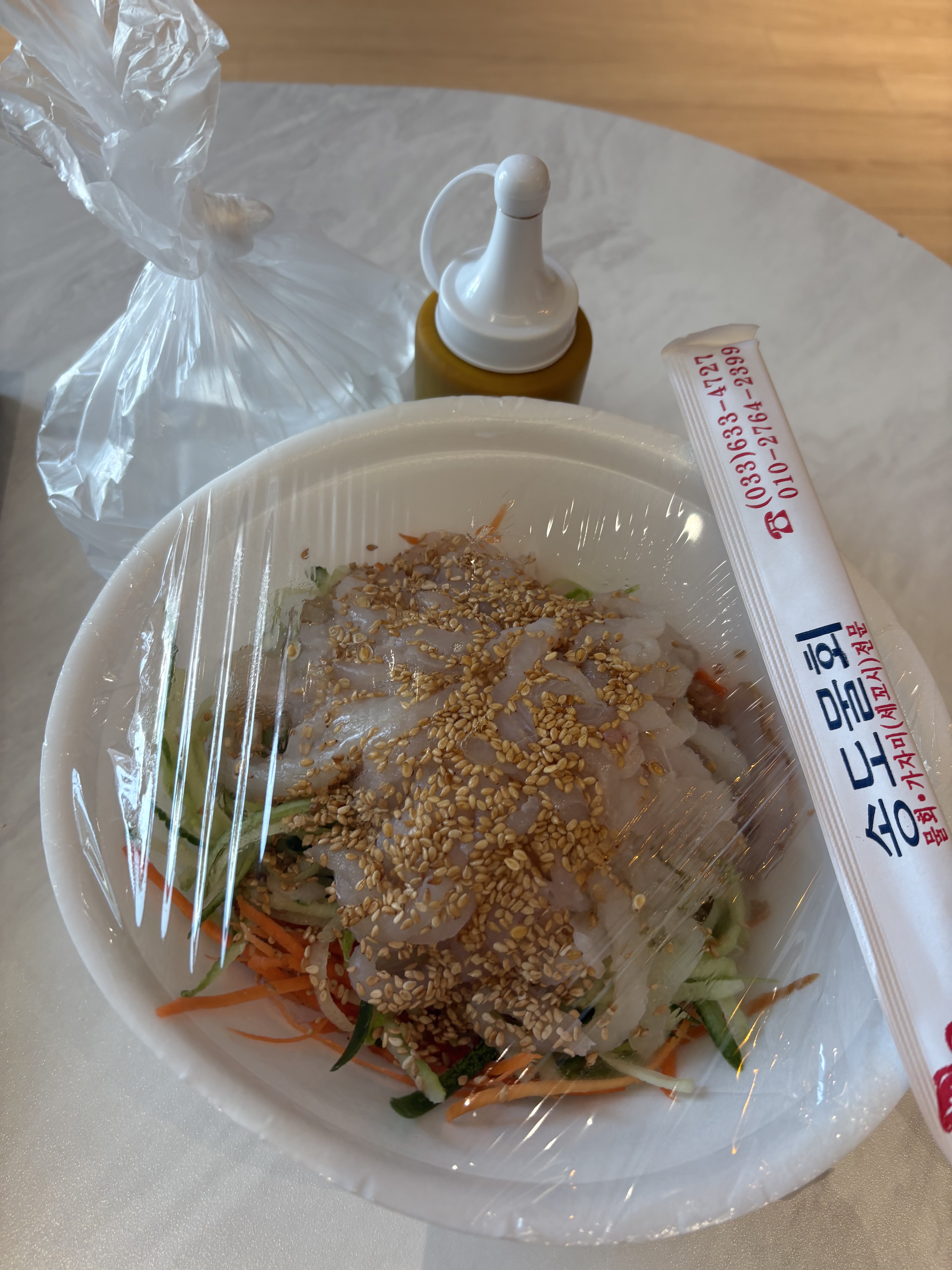 세꼬시 포장하고 싶었는데 브레이크타임이라 준비된 물회만 가능해 너무 아쉬웠네요. 여기 막장