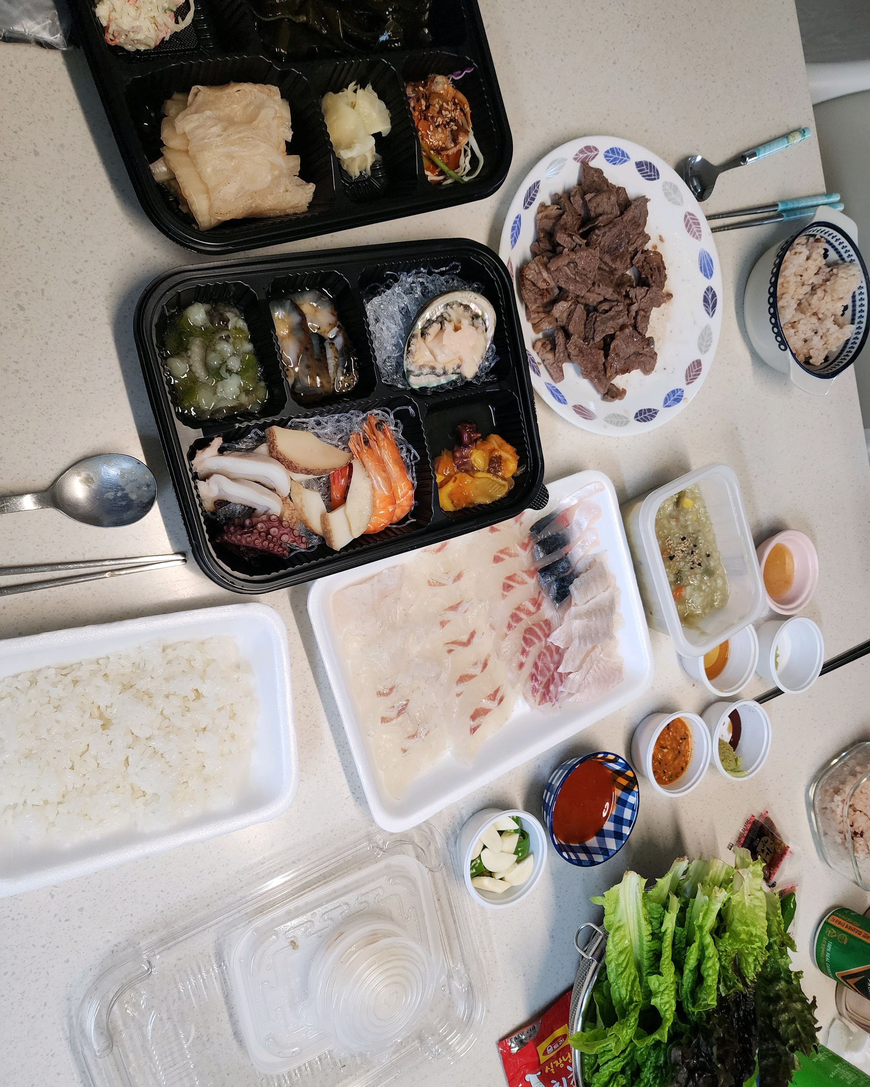 윤석열 탄핵 기념으로 모듬회 소짜 하나 포장해서 먹었습니다. - 제주 맛집 은강 제주공항본점